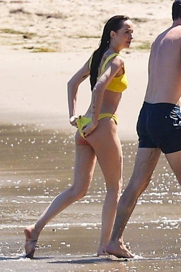 5BMQ5D_Dakota_Johnson___Bikini_in_Malibu_06232024_07.jpg 5BMQ5D_Dakota_Johnson___Bikini_in_Malibu_06232024_07.jpg