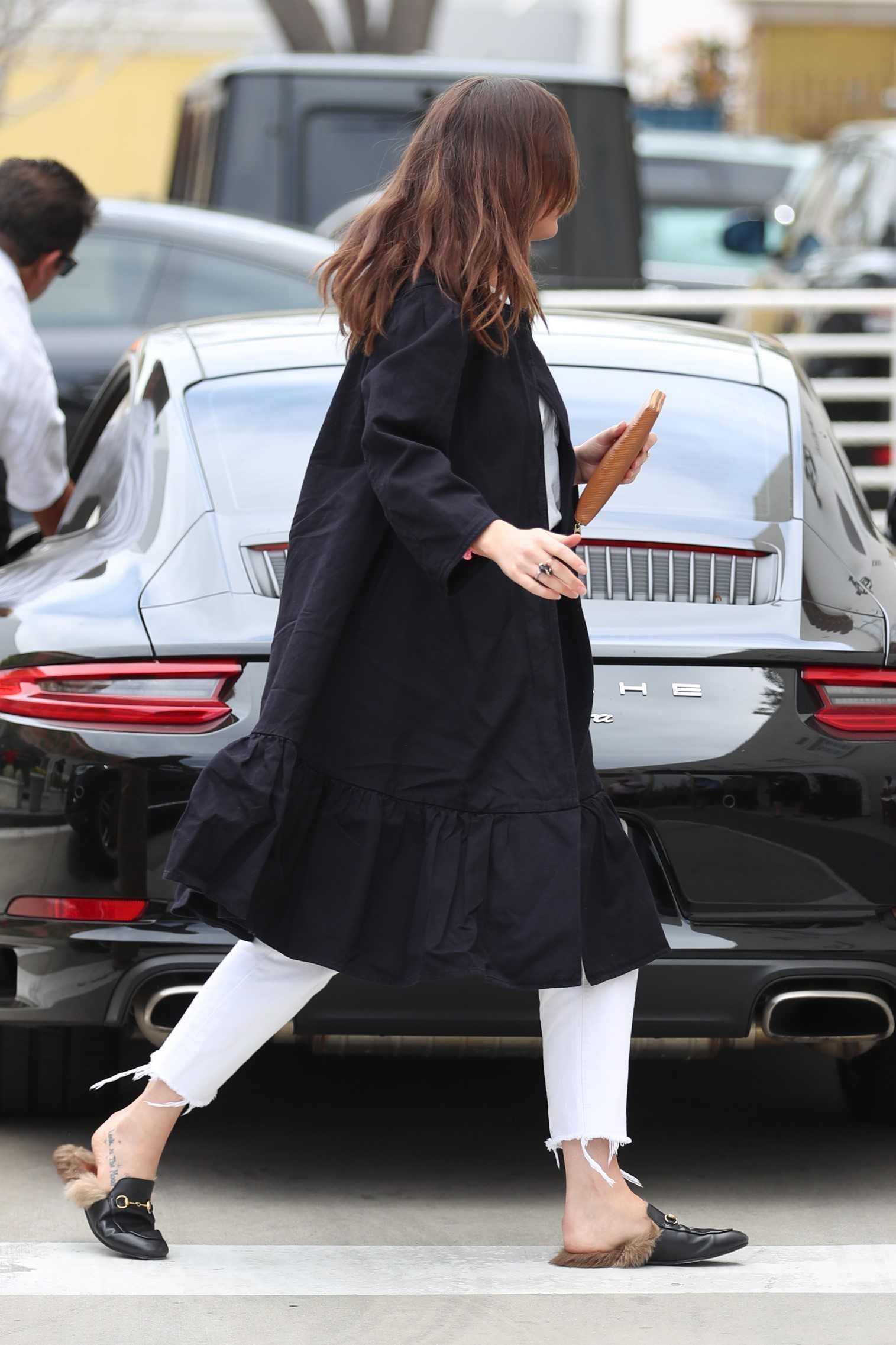 Arriving_At_The_Ralph_Lauren_Store_On_Rodeo_Drive_In_Los_Angeles_-_April_25-01.jpg Arriving_At_The_Ralph_Lauren_Store_On_Rodeo_Drive_In_Los_Angeles_-_April_25-01.jpg