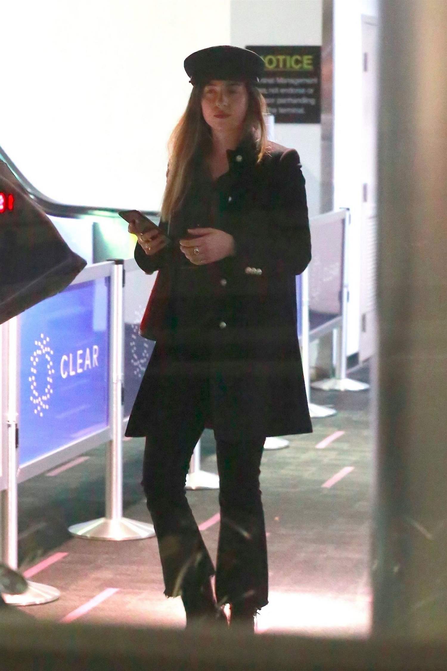 Arriving_at_LAX_Airport_-_December_13-01.jpg Arriving_at_LAX_Airport_-_December_13-01.jpg
