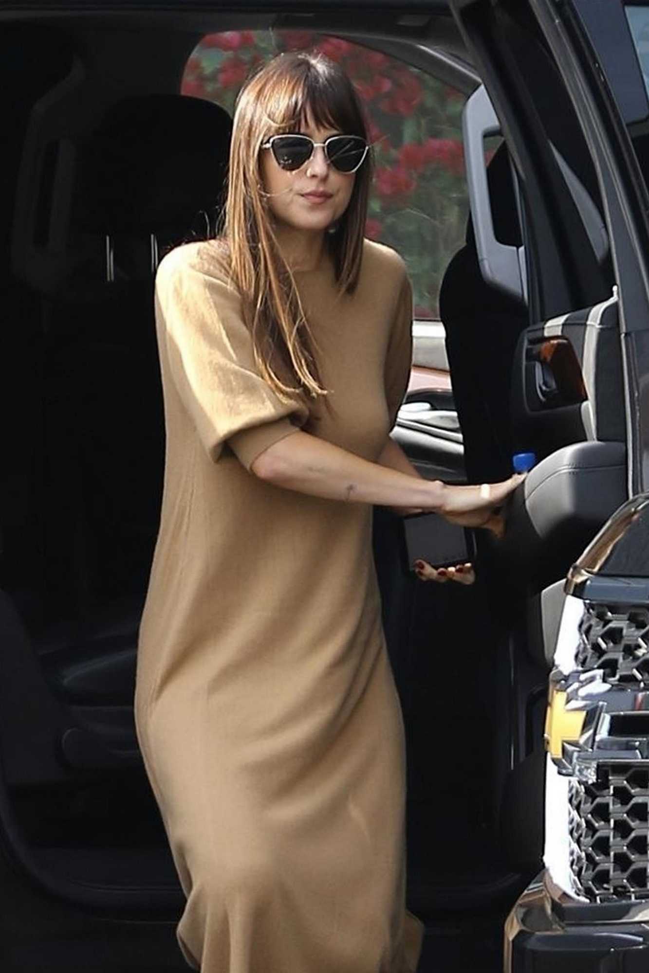 Arriving_at_a_studio_in_Hollywood_-_November_172.jpg Arriving_at_a_studio_in_Hollywood_-_November_172.jpg
