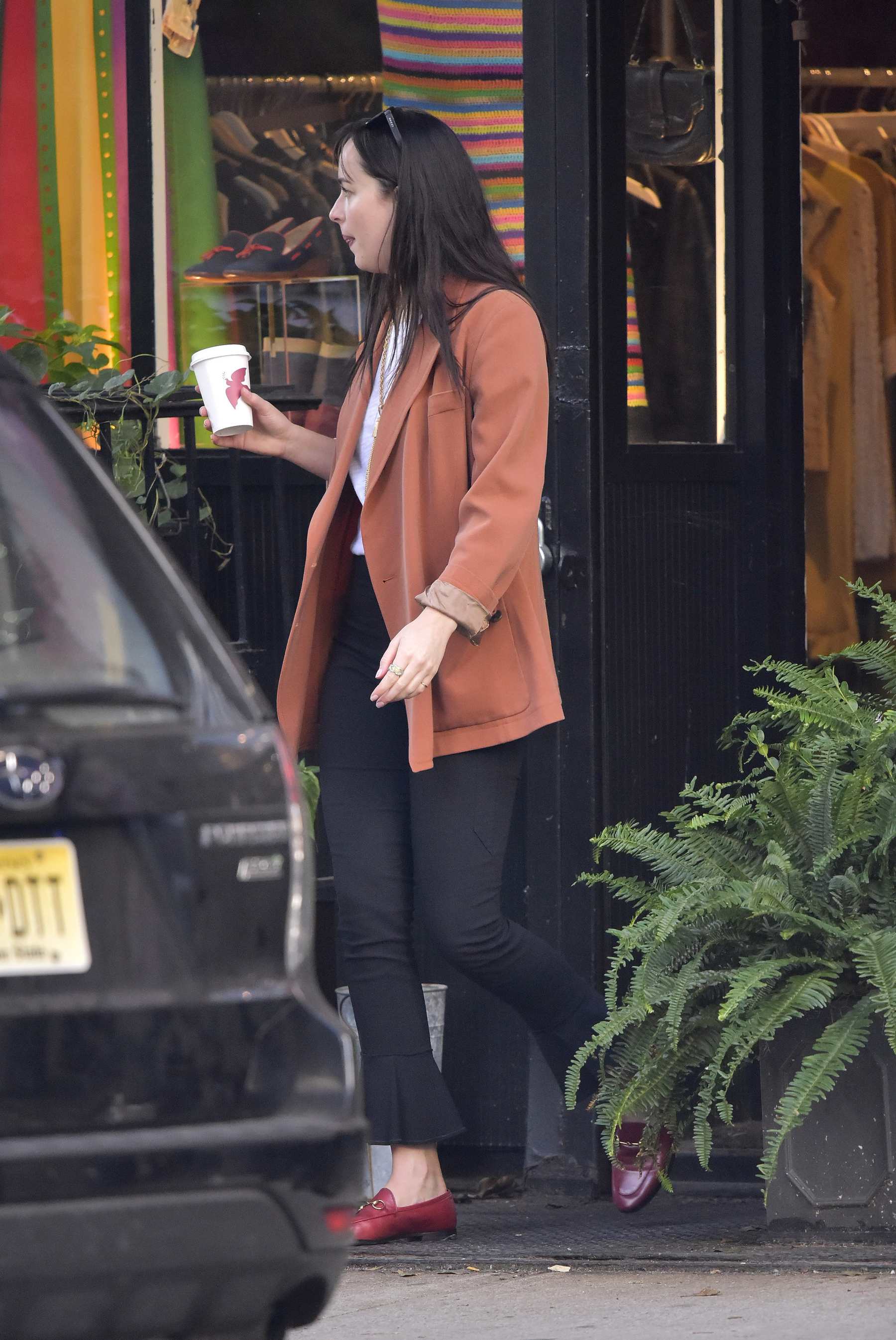Bump_in_to_Matthew_Hilt_in_New_York_City_-_September_29-10.jpg Bump_in_to_Matthew_Hilt_in_New_York_City_-_September_29-10.jpg