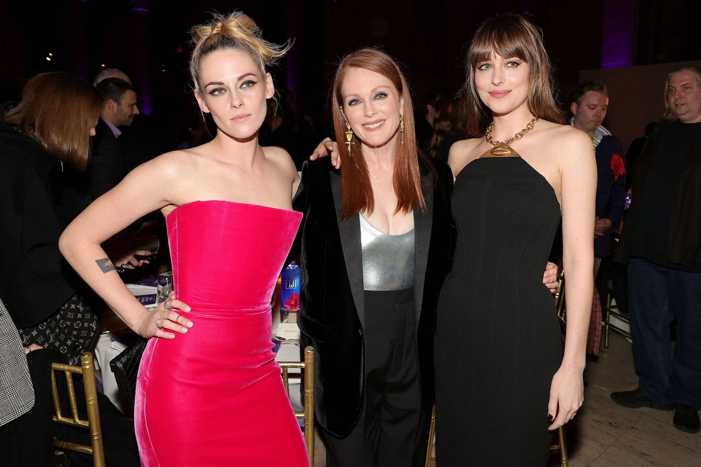 Dakota_Johnson_-_2021_Gotham_Awards08.jpg Dakota_Johnson_-_2021_Gotham_Awards08.jpg