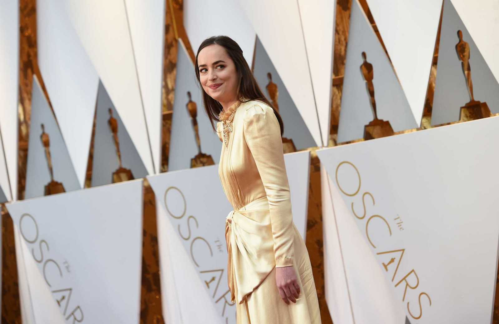 Dakota_Johnson_-_89th_Annual_Academy_Awards_in_Hollywood_02262017-15.jpg Dakota_Johnson_-_89th_Annual_Academy_Awards_in_Hollywood_02262017-15.jpg