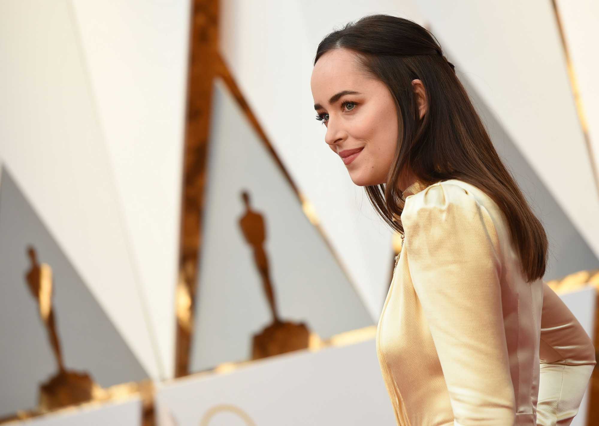Dakota_Johnson_-_89th_Annual_Academy_Awards_in_Hollywood_02262017-17.jpg Dakota_Johnson_-_89th_Annual_Academy_Awards_in_Hollywood_02262017-17.jpg