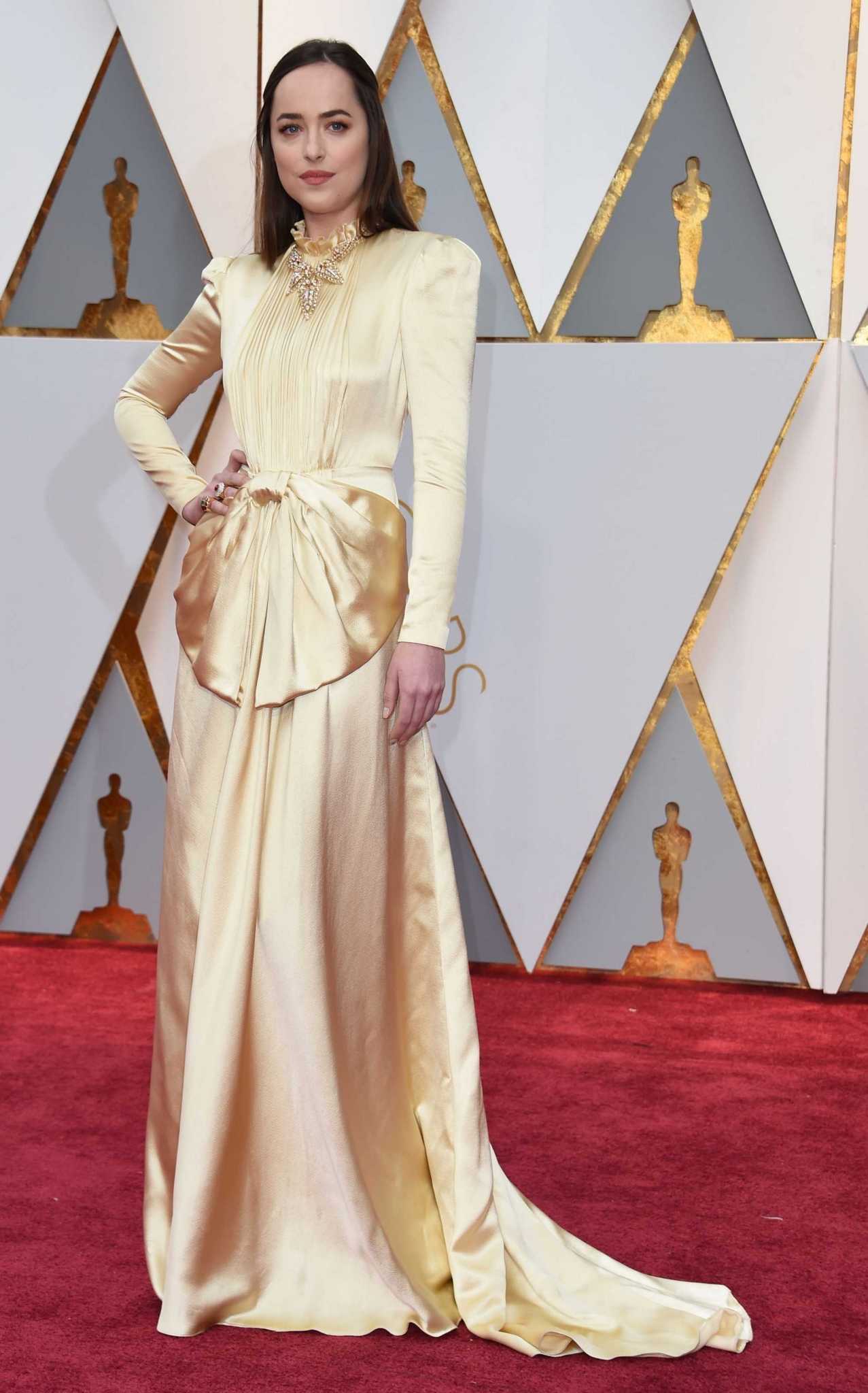 Dakota_Johnson_-_89th_Annual_Academy_Awards_in_Hollywood_02262017-19.jpg Dakota_Johnson_-_89th_Annual_Academy_Awards_in_Hollywood_02262017-19.jpg