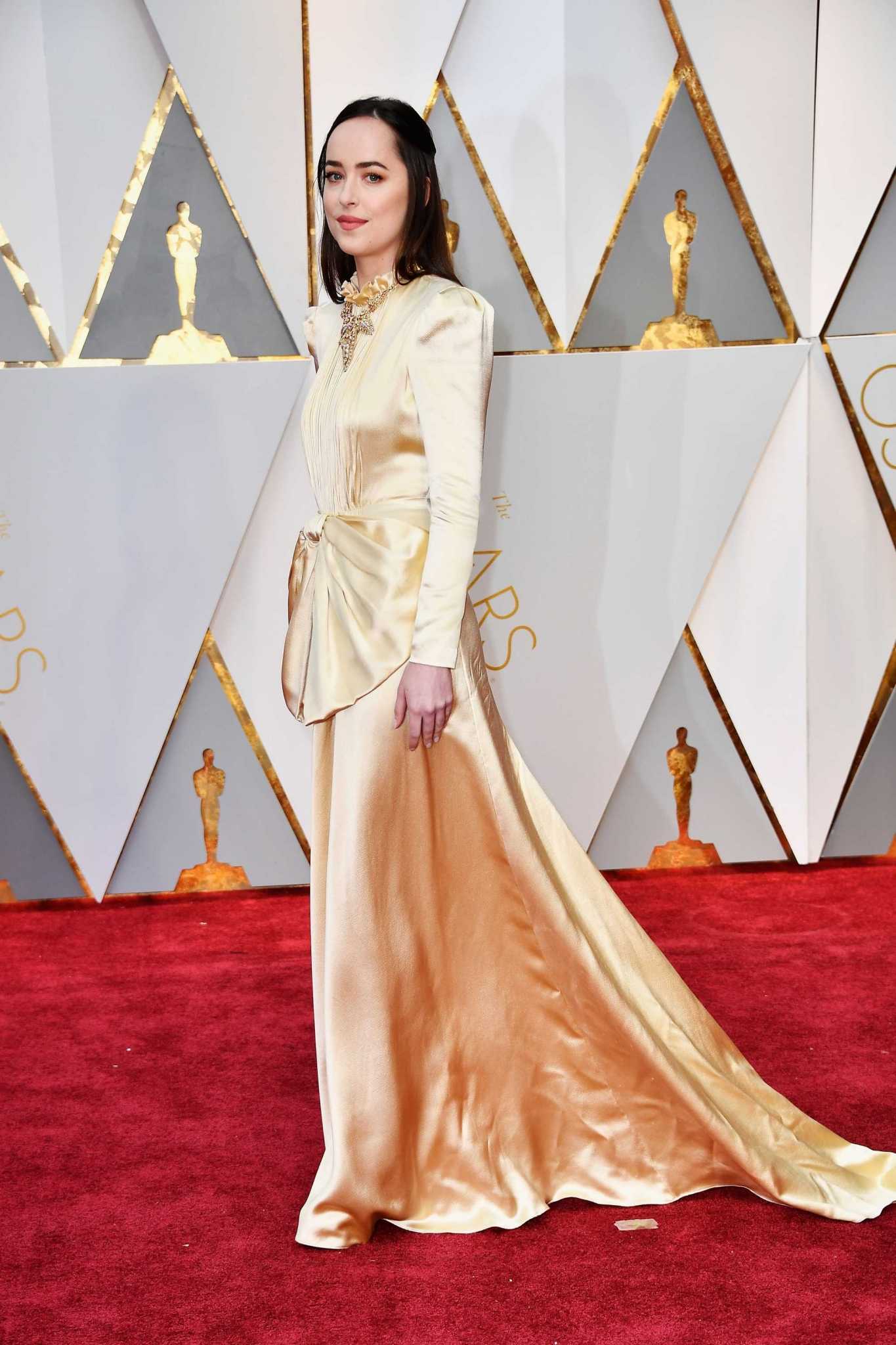 Dakota_Johnson_-_89th_Annual_Academy_Awards_in_Hollywood_02262017-22.jpg Dakota_Johnson_-_89th_Annual_Academy_Awards_in_Hollywood_02262017-22.jpg