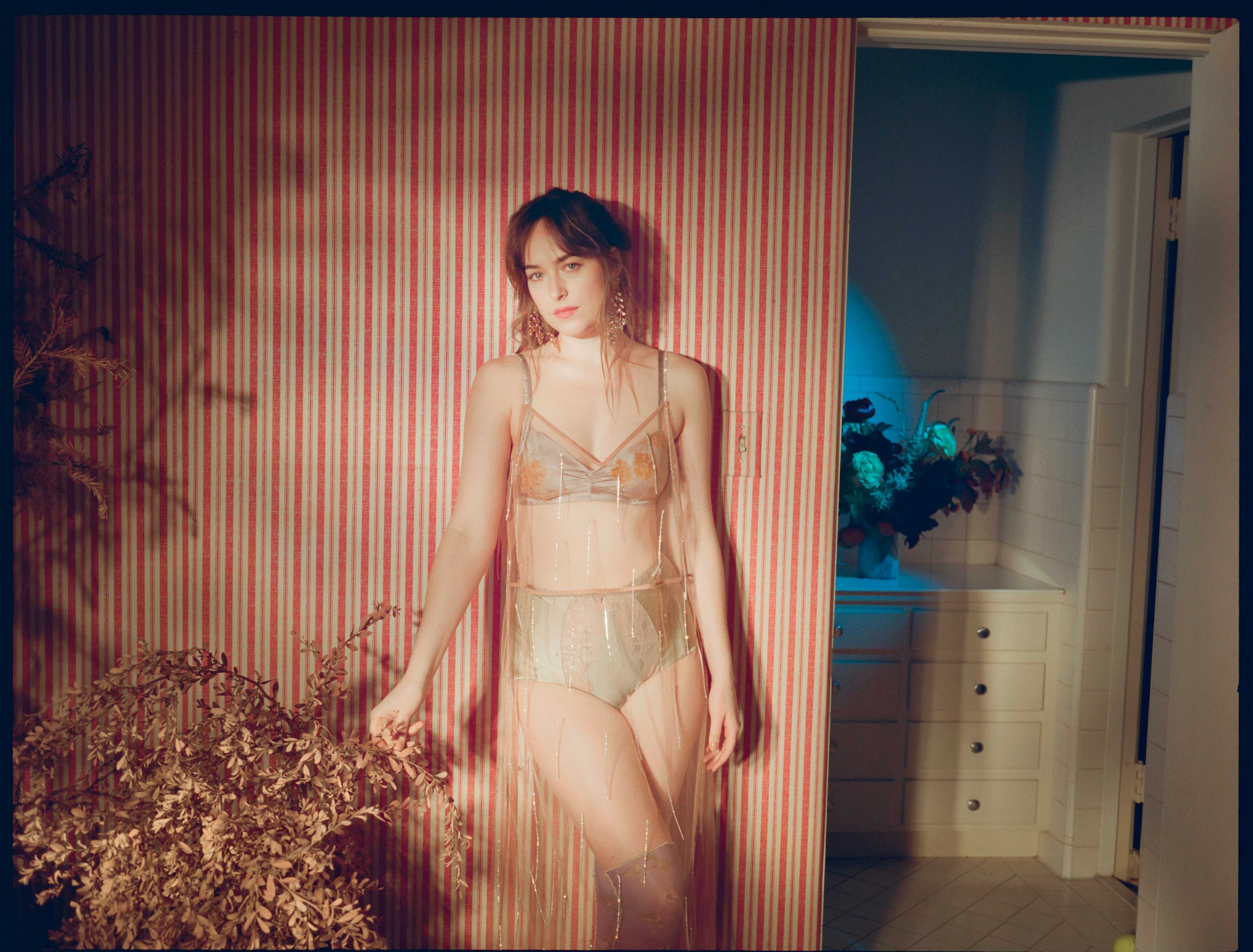 Dakota_Johnson_-_Allure_Photoshoot_2018-05.jpg Dakota_Johnson_-_Allure_Photoshoot_2018-05.jpg