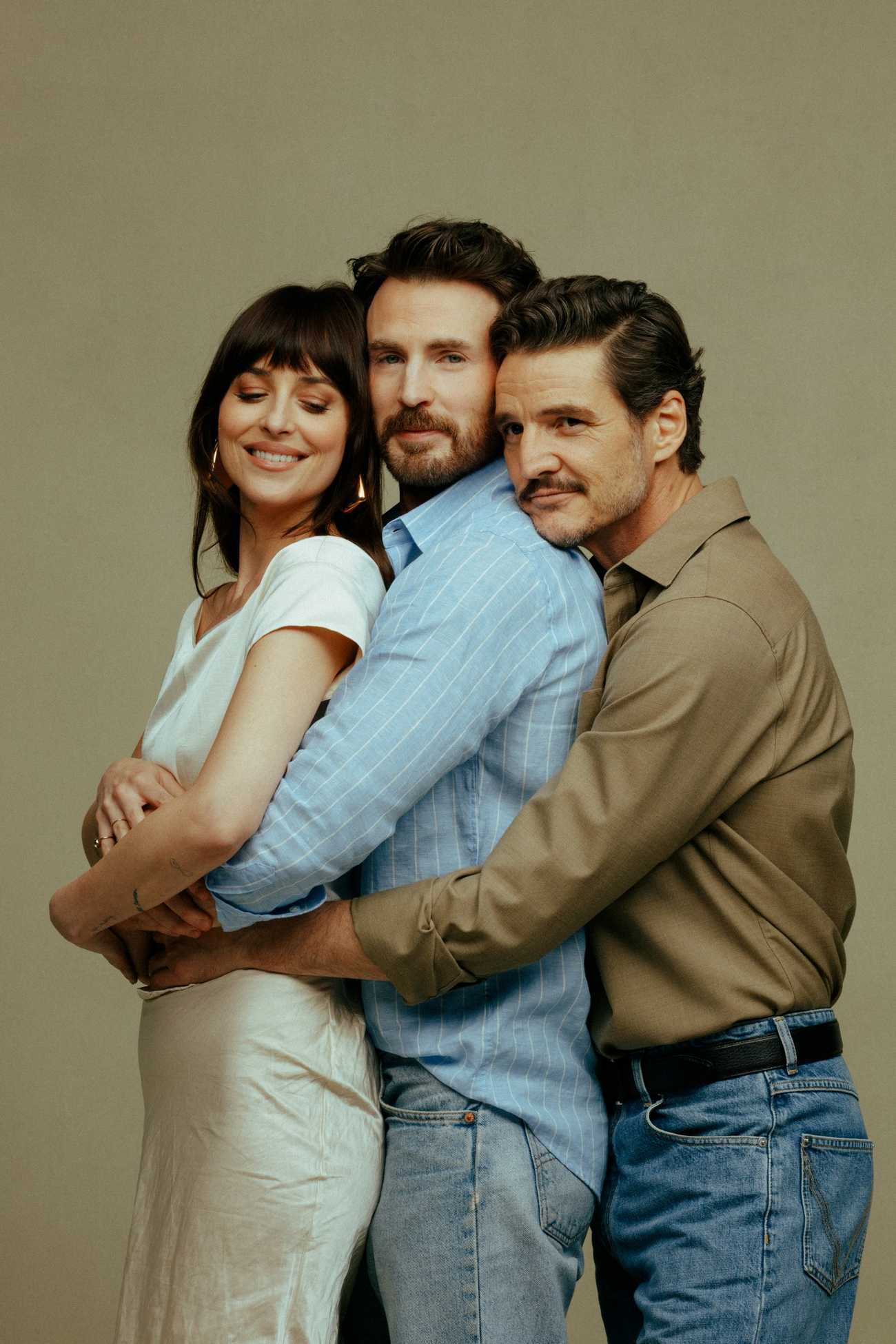 Dakota_Johnson_-_Charlie_Clift_photoshoot_2025_05.jpg