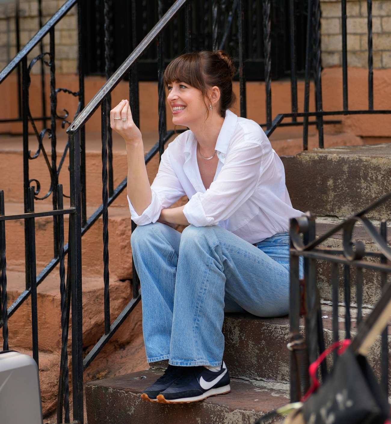 Dakota_Johnson_-_Filming__Materialists__in_New_York_June_52C_2024_15.jpg Dakota_Johnson_-_Filming__Materialists__in_New_York_June_52C_2024_15.jpg