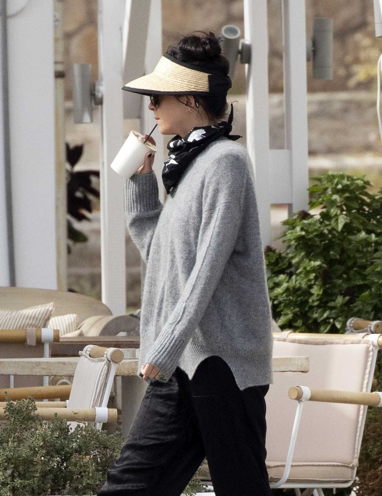 Dakota_Johnson_-_Films__The_Lost_Daughter__in_Greece_10_30_2020-05.jpg Dakota_Johnson_-_Films__The_Lost_Daughter__in_Greece_10_30_2020-05.jpg