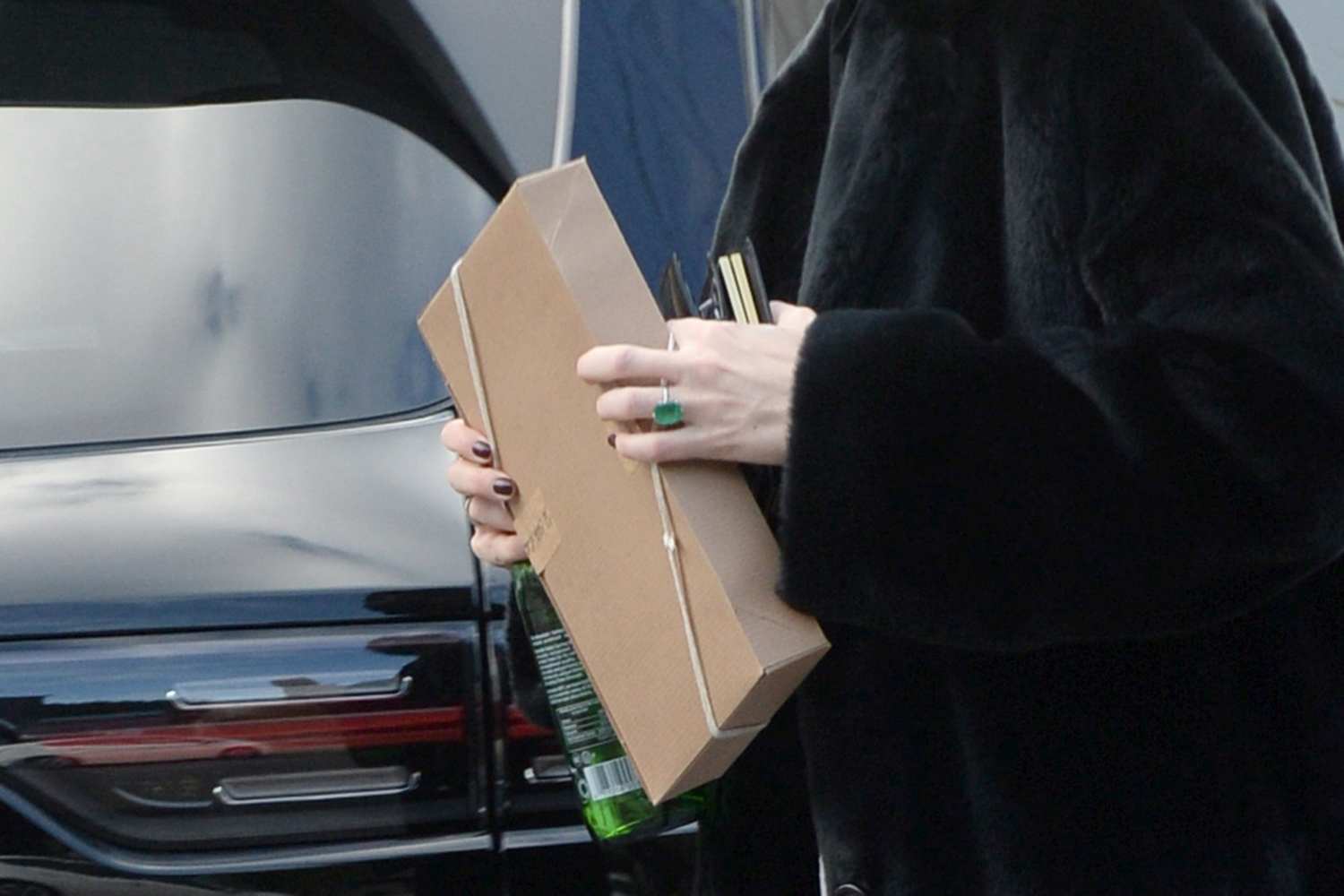 Dakota_Johnson_-_In_Los_Angeles_-_December_11_04.jpg Dakota_Johnson_-_In_Los_Angeles_-_December_11_04.jpg