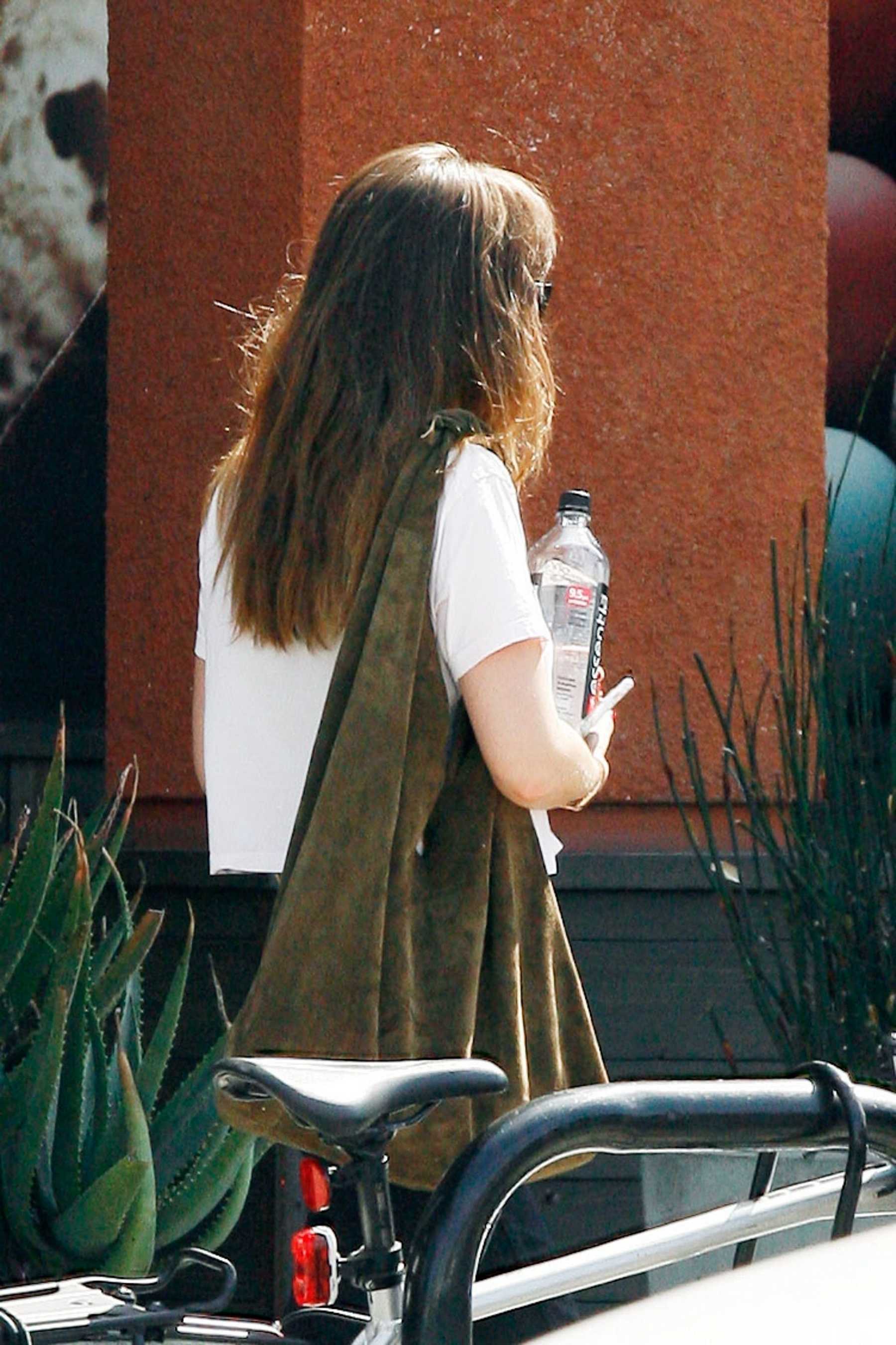 Dakota_Johnson_-_In_Los_Angeles_on_August_29-20.jpg Dakota_Johnson_-_In_Los_Angeles_on_August_29-20.jpg