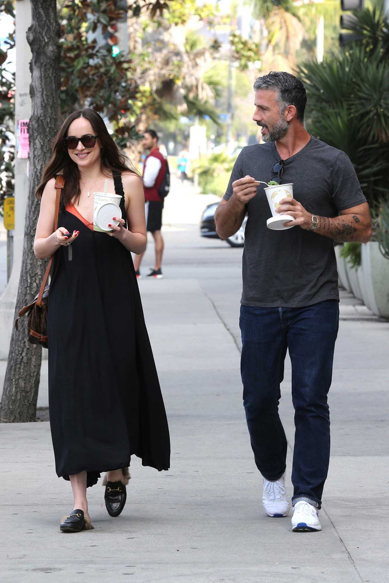Dakota_Johnson_-_In_Los_Angeles_on_March_19-01.jpg
