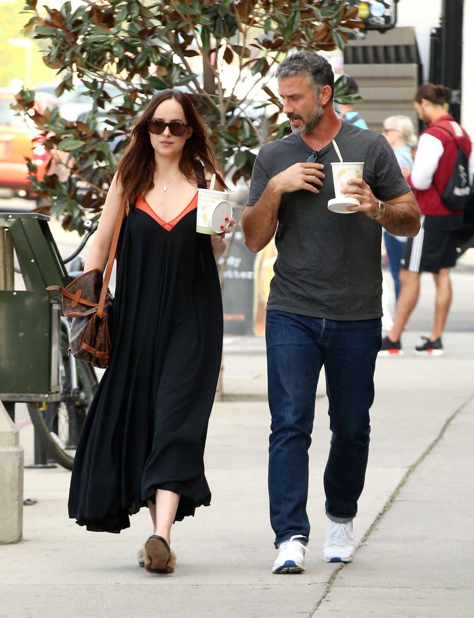 Dakota_Johnson_-_In_Los_Angeles_on_March_19-13.jpg Dakota_Johnson_-_In_Los_Angeles_on_March_19-13.jpg