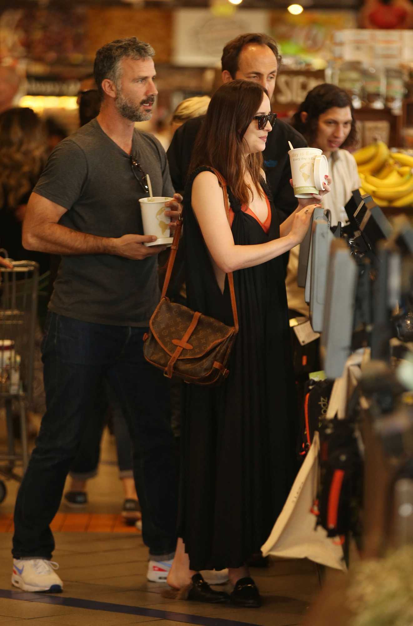 Dakota_Johnson_-_In_Los_Angeles_on_March_19-16.jpg Dakota_Johnson_-_In_Los_Angeles_on_March_19-16.jpg