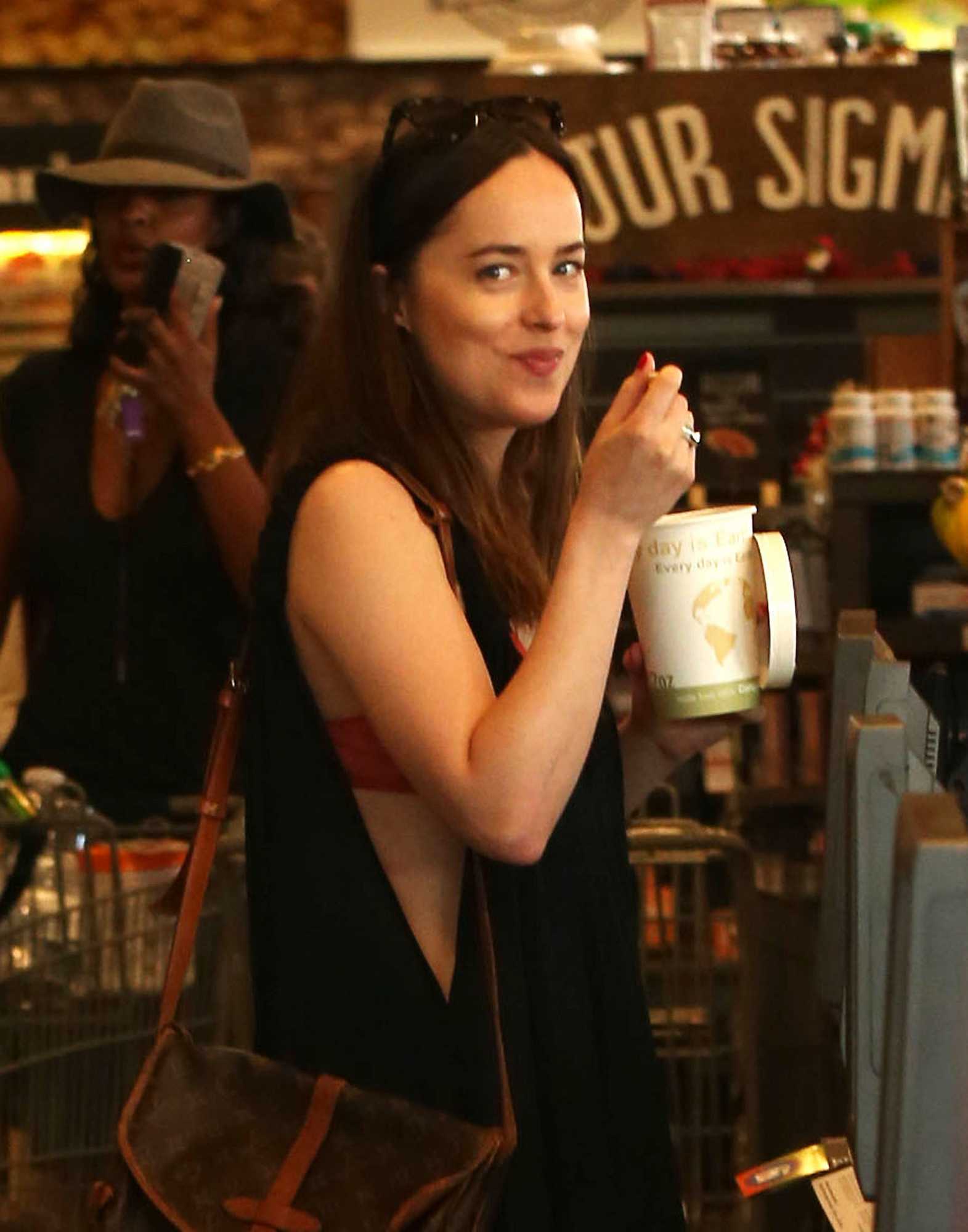 Dakota_Johnson_-_In_Los_Angeles_on_March_19-21.jpg