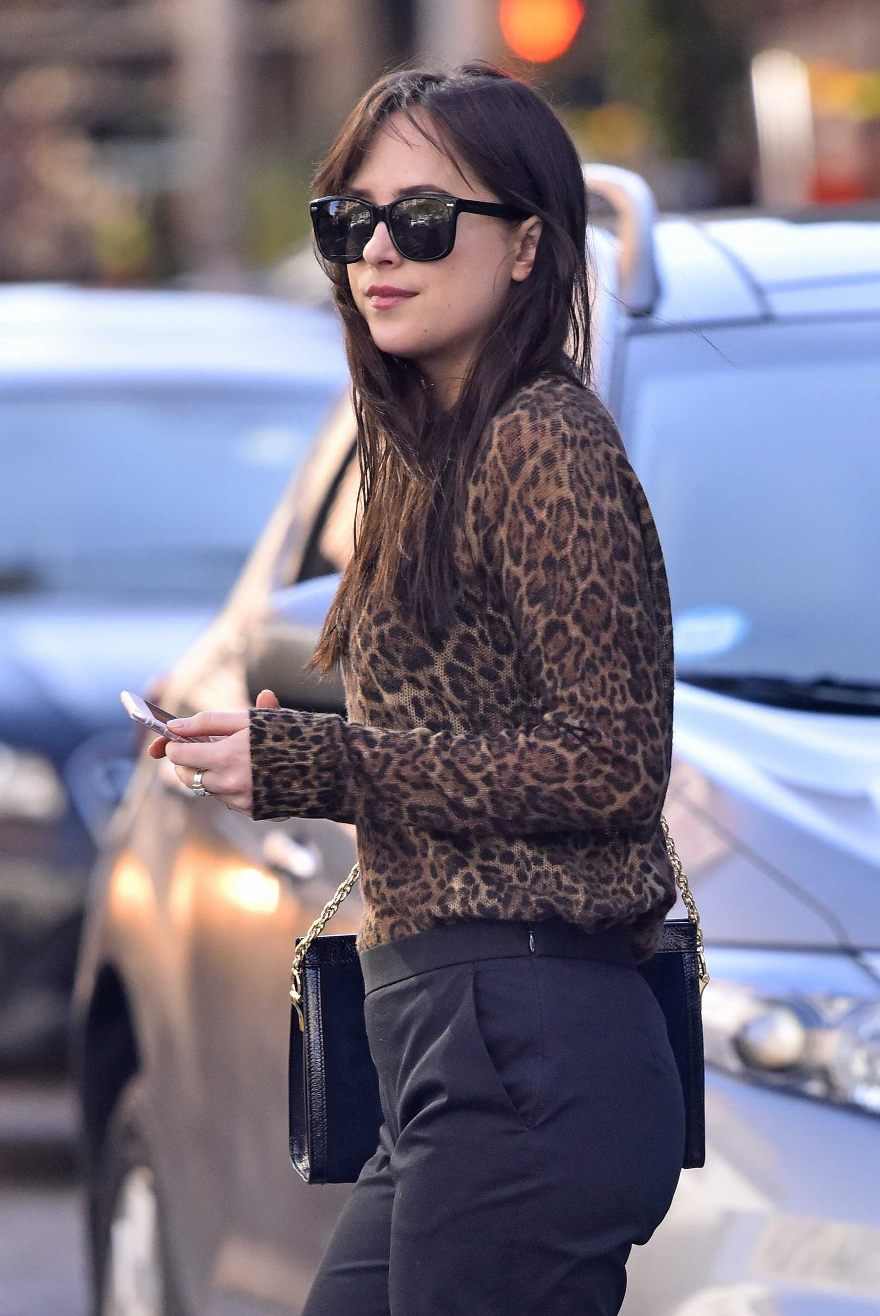 Dakota_Johnson_-_In_NYC_on_October_2-01.jpg