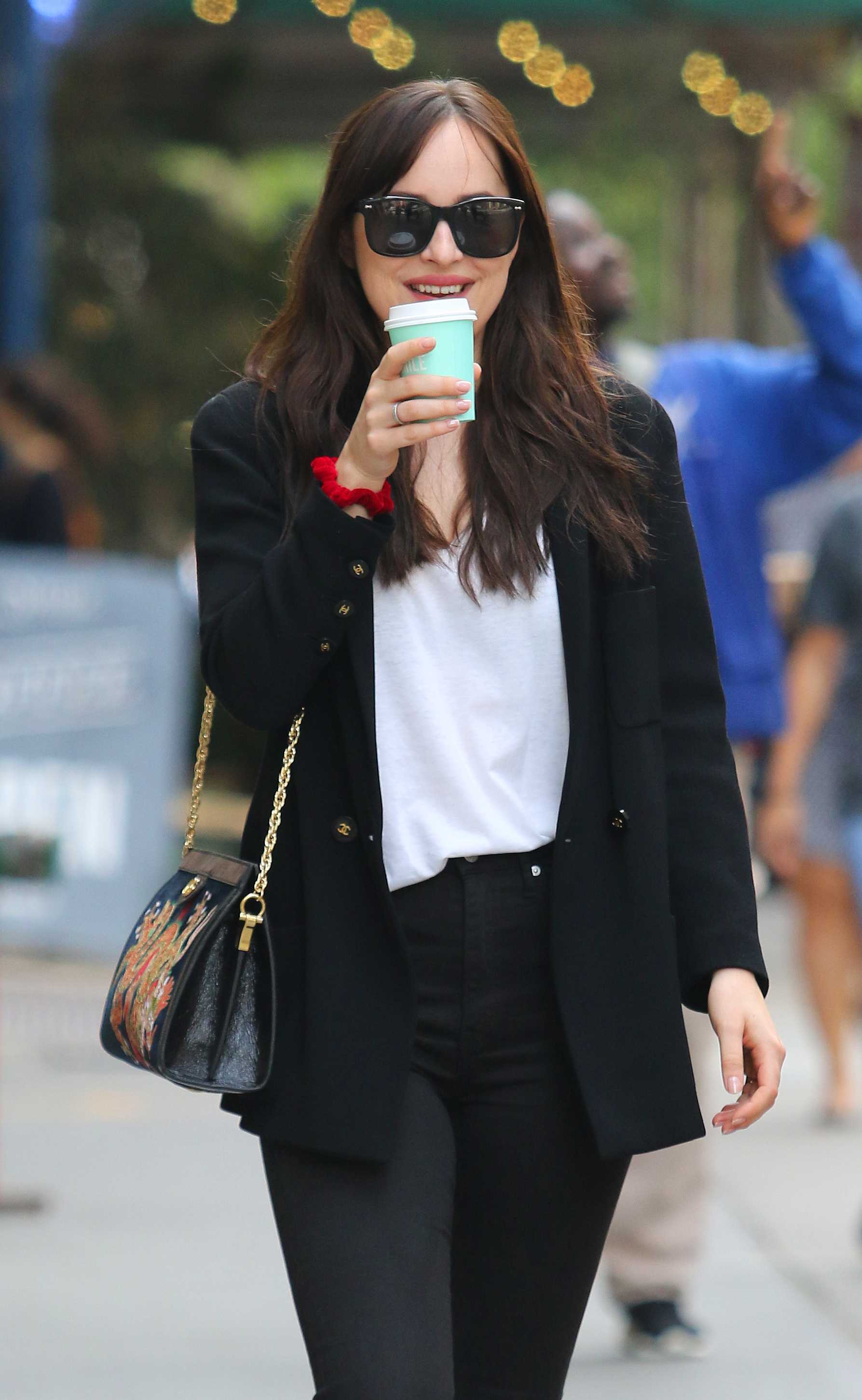 Dakota_Johnson_-_In_NYC_on_October_5-04.jpg