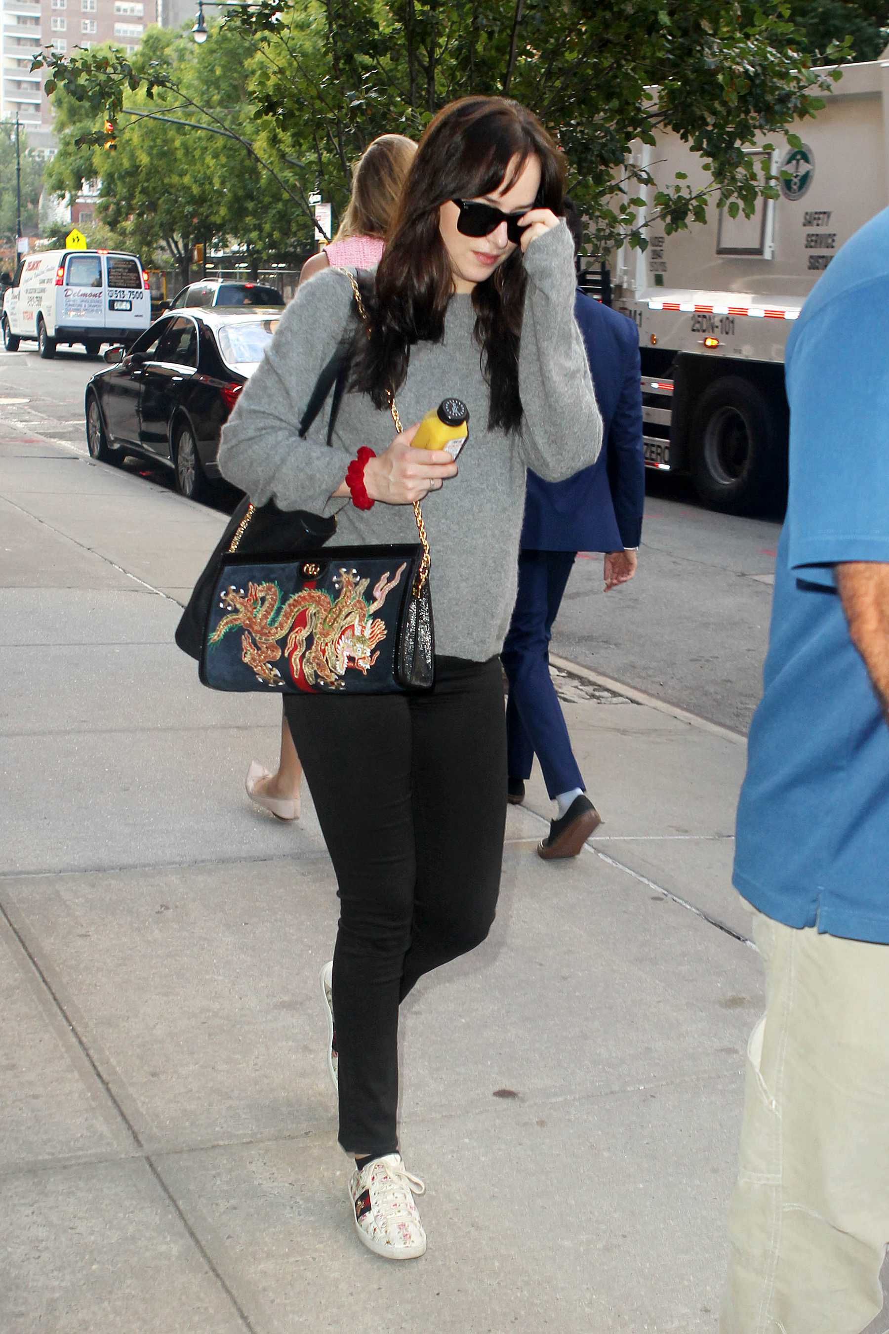 Dakota_Johnson_-_In_NYC_on_October_6-02.jpg
