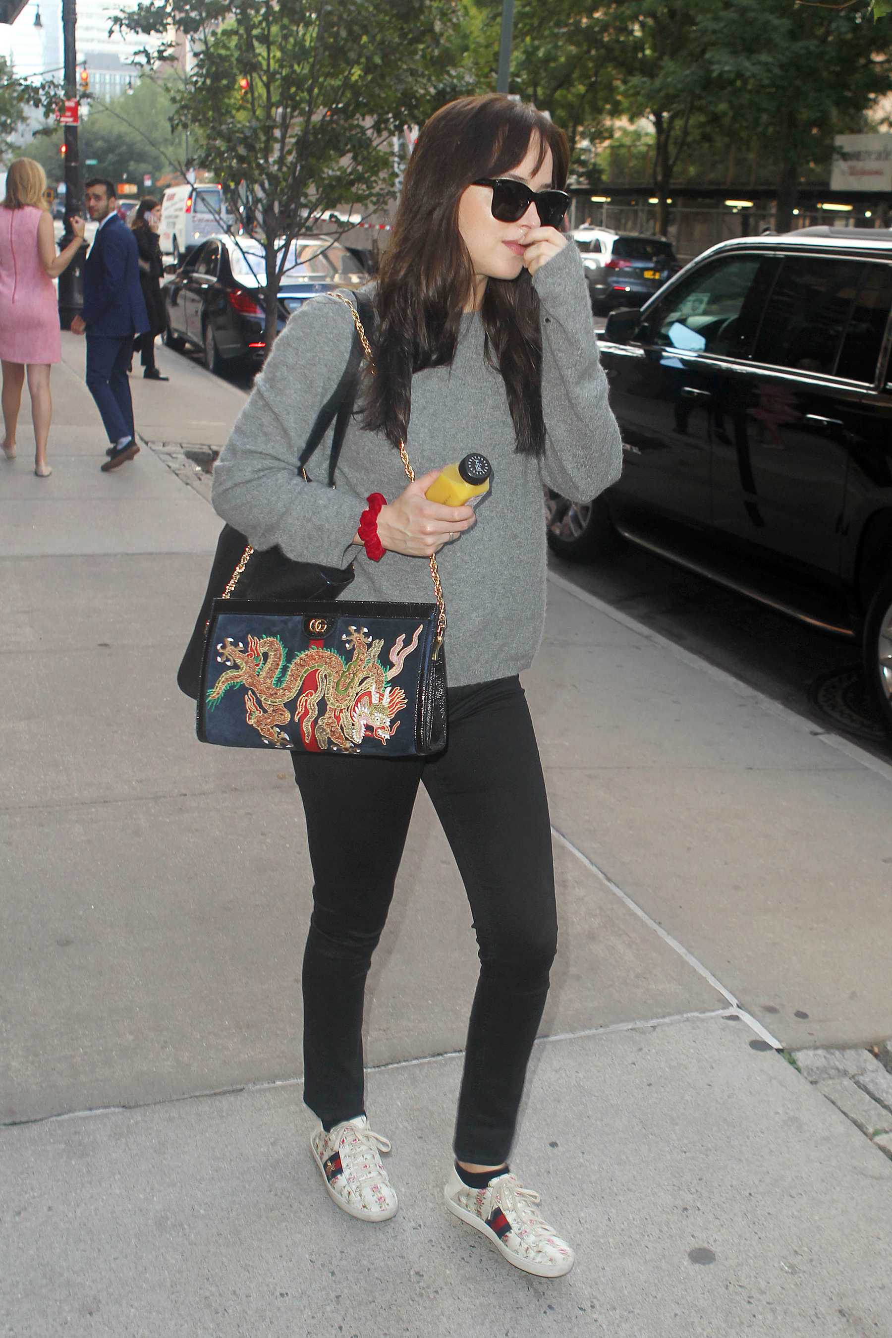 Dakota_Johnson_-_In_NYC_on_October_6-05.jpg