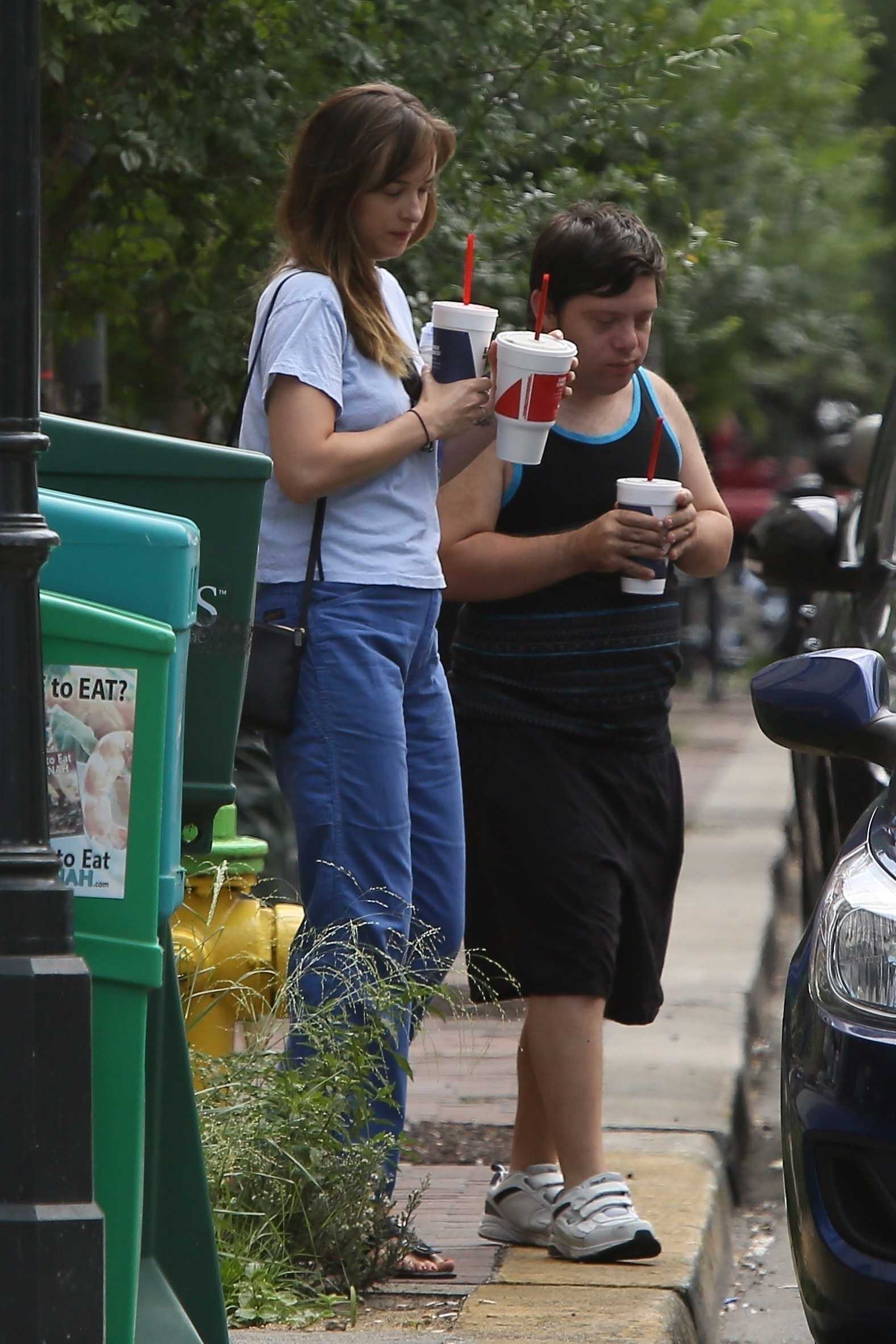 Dakota_Johnson_-_In_Savannah2C_GA_on_July_16-07.jpg Dakota_Johnson_-_In_Savannah2C_GA_on_July_16-07.jpg