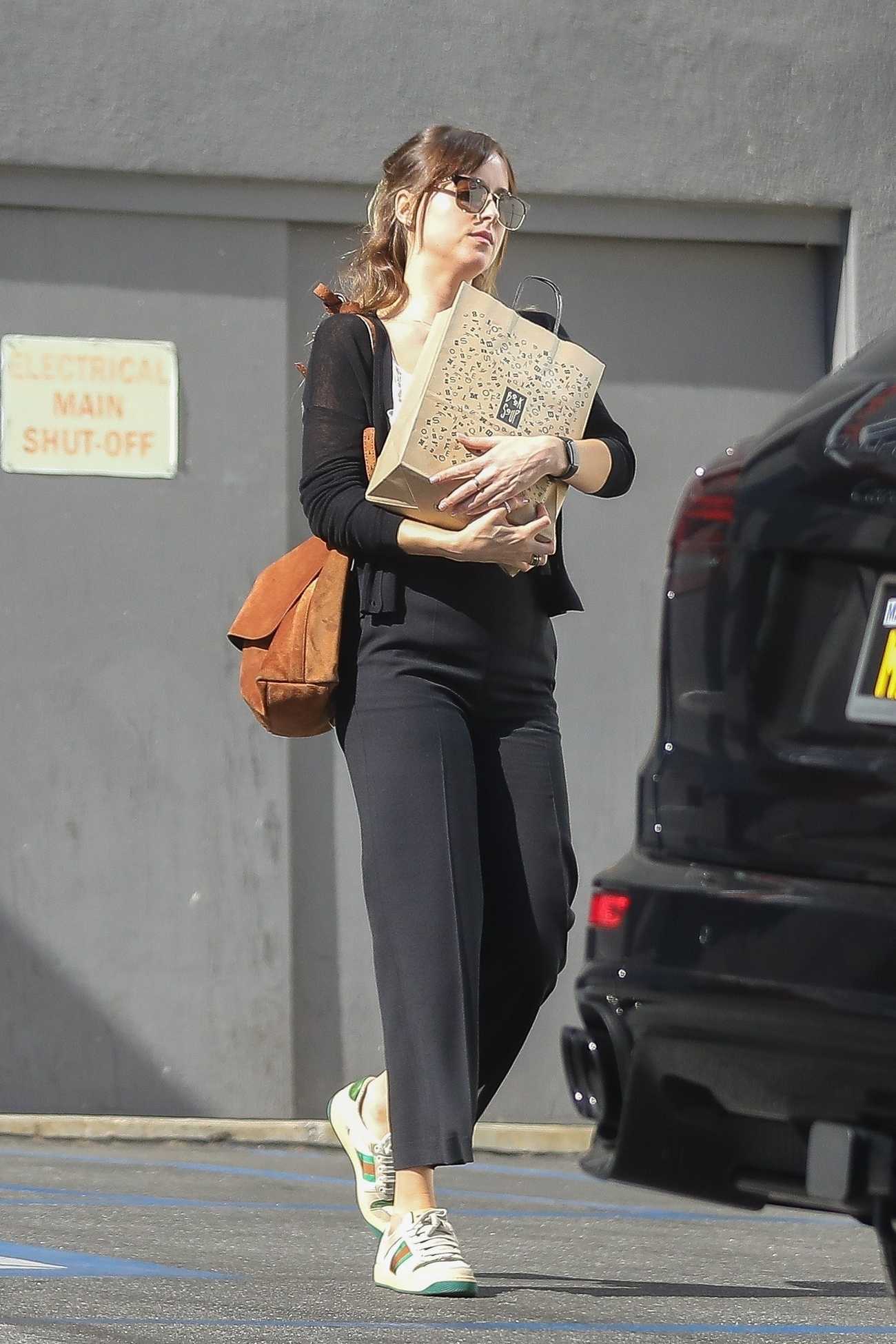 Dakota_Johnson_-_In_West_Hollywood2C_04242019-04.jpg