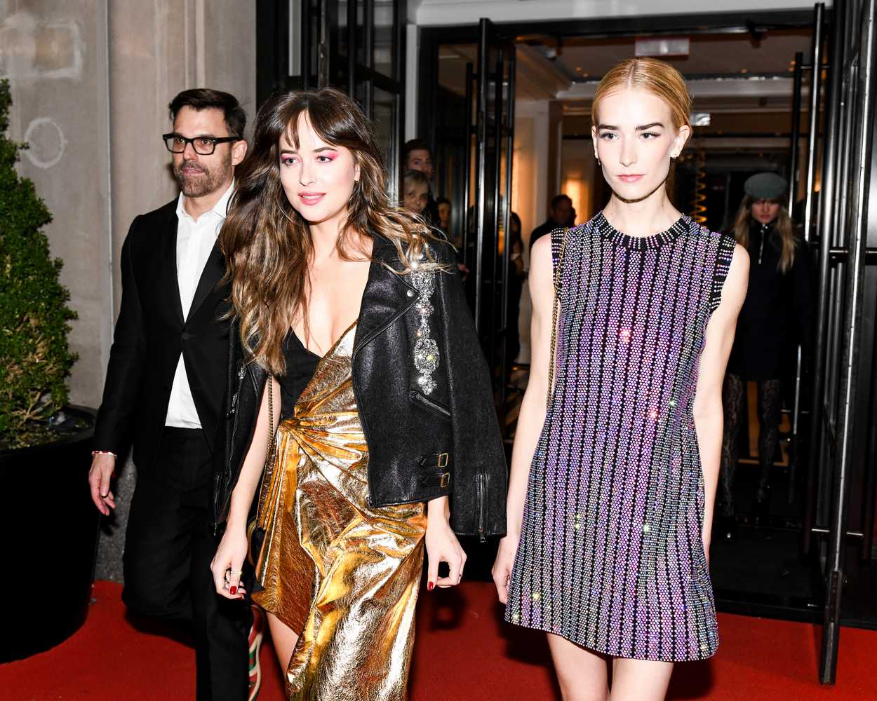 Dakota_Johnson_-_Leaves_The_Mark_Hotel_for_the_Gucci_After-Party_in_New_York2C_May_7_2019-03.jpg Dakota_Johnson_-_Leaves_The_Mark_Hotel_for_the_Gucci_After-Party_in_New_York2C_May_7_2019-03.jpg