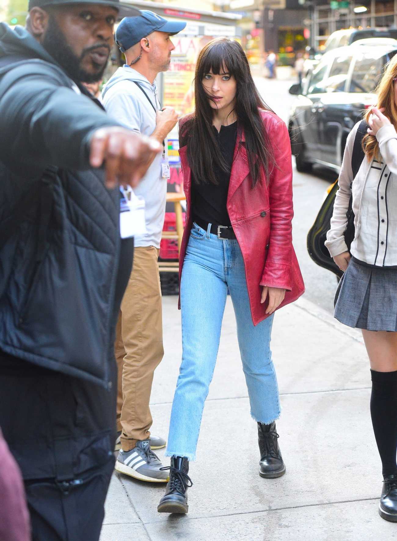 Dakota_Johnson_-_On_the_set_of__Madame_Web__in_Boston_1011202222.jpg Dakota_Johnson_-_On_the_set_of__Madame_Web__in_Boston_1011202222.jpg