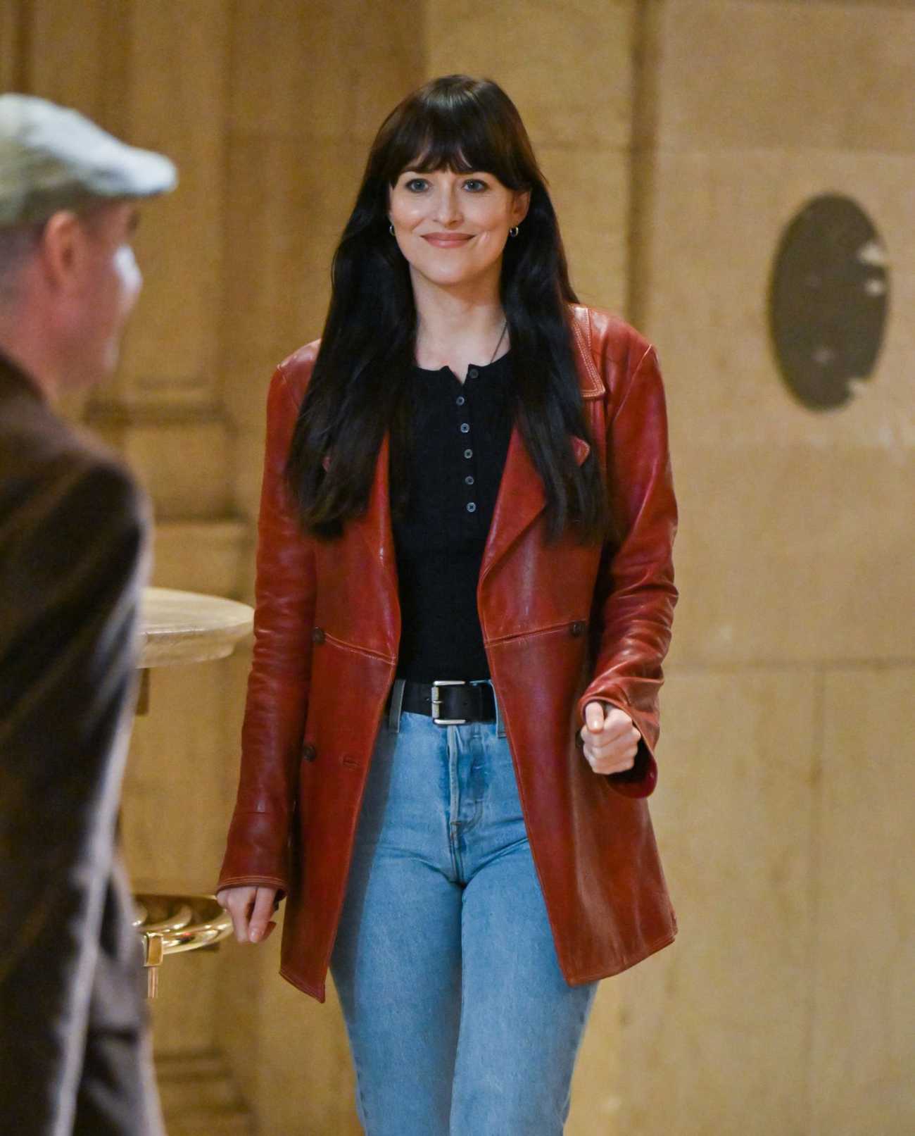 Dakota_Johnson_-_On_the_set_of__Madame_Web__in_Boston_1011202241.jpg Dakota_Johnson_-_On_the_set_of__Madame_Web__in_Boston_1011202241.jpg