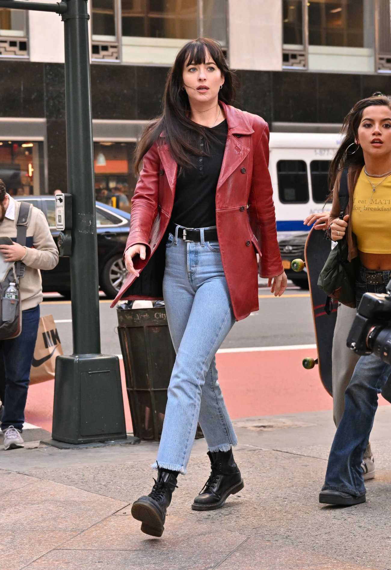 Dakota_Johnson_-_On_the_set_of__Madame_Web__in_Boston_1011202254.jpg Dakota_Johnson_-_On_the_set_of__Madame_Web__in_Boston_1011202254.jpg