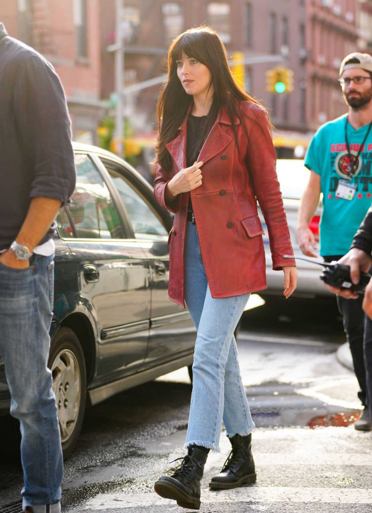 Dakota_Johnson_-_On_the_set_of__Madame_Web__in_Boston_1012202201.jpg Dakota_Johnson_-_On_the_set_of__Madame_Web__in_Boston_1012202201.jpg