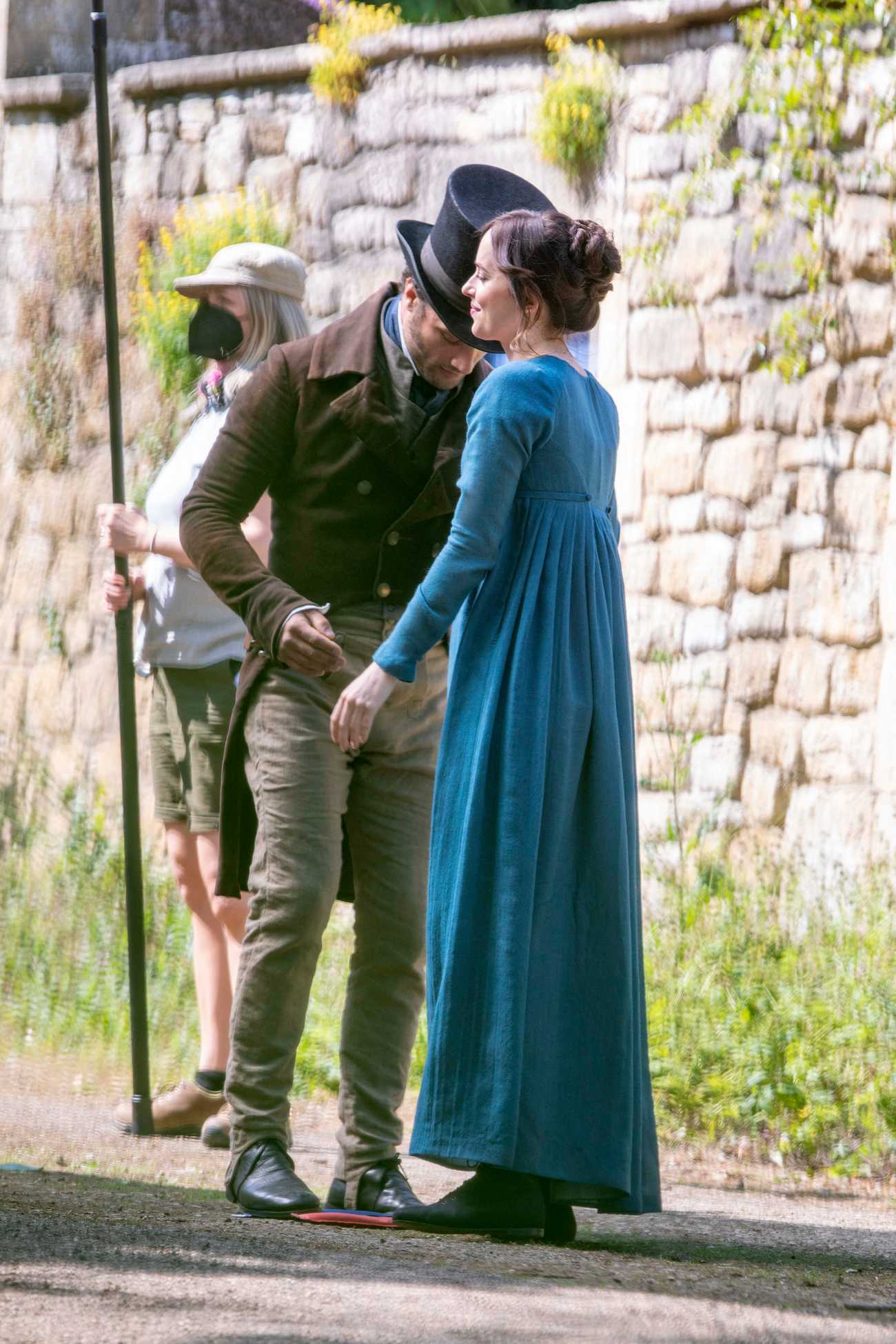 Dakota_Johnson_-_On_the_set_of__Persuasion__in_Bath2C_UK_06232021_04.jpg Dakota_Johnson_-_On_the_set_of__Persuasion__in_Bath2C_UK_06232021_04.jpg