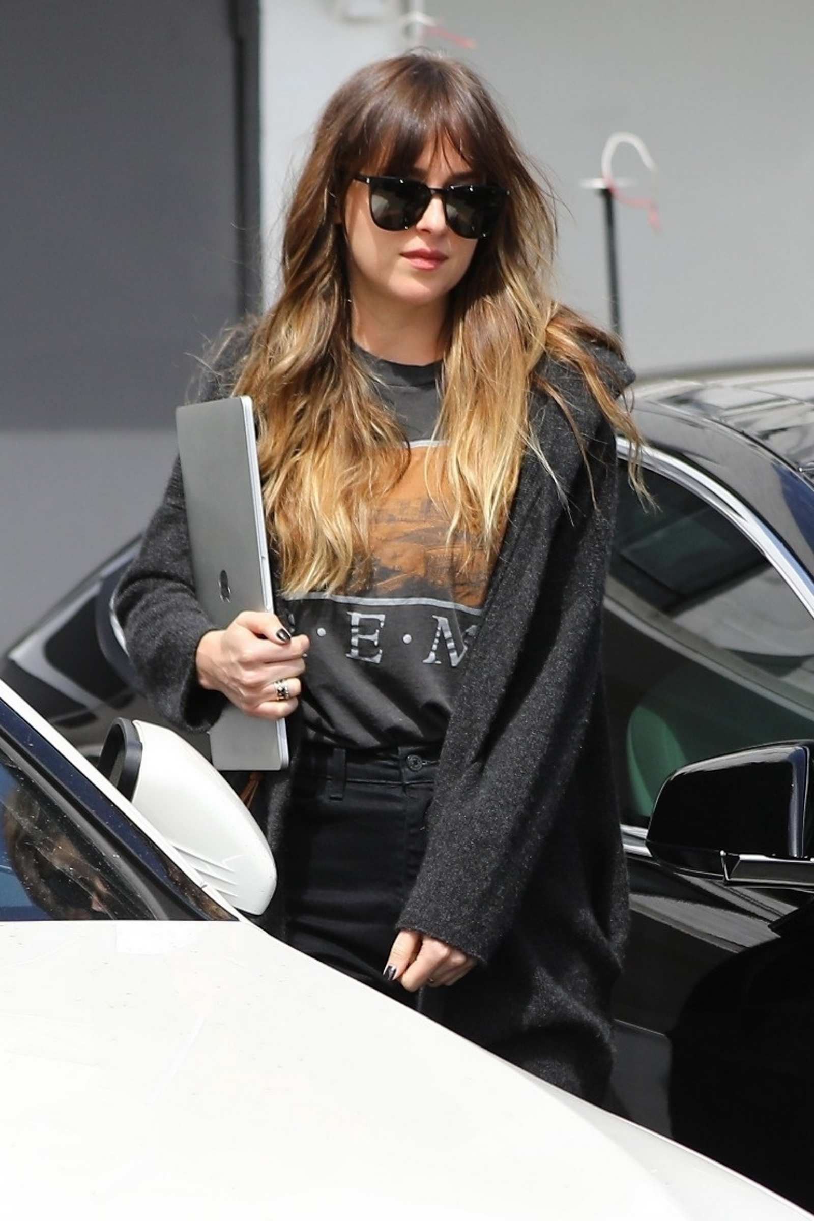 Dakota_Johnson_-_Out_In_Los_Angeles2C_04042019-03.jpg Dakota_Johnson_-_Out_In_Los_Angeles2C_04042019-03.jpg