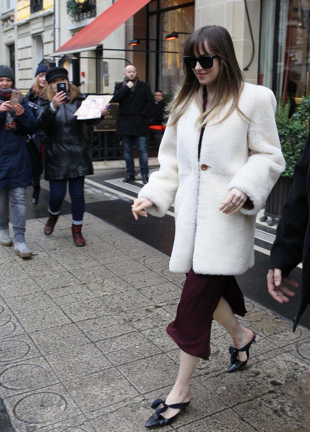 Dakota_Johnson_-_Out_for_dinner_in_Paris2C_France_on_February_52C_2018-02.jpg Dakota_Johnson_-_Out_for_dinner_in_Paris2C_France_on_February_52C_2018-02.jpg