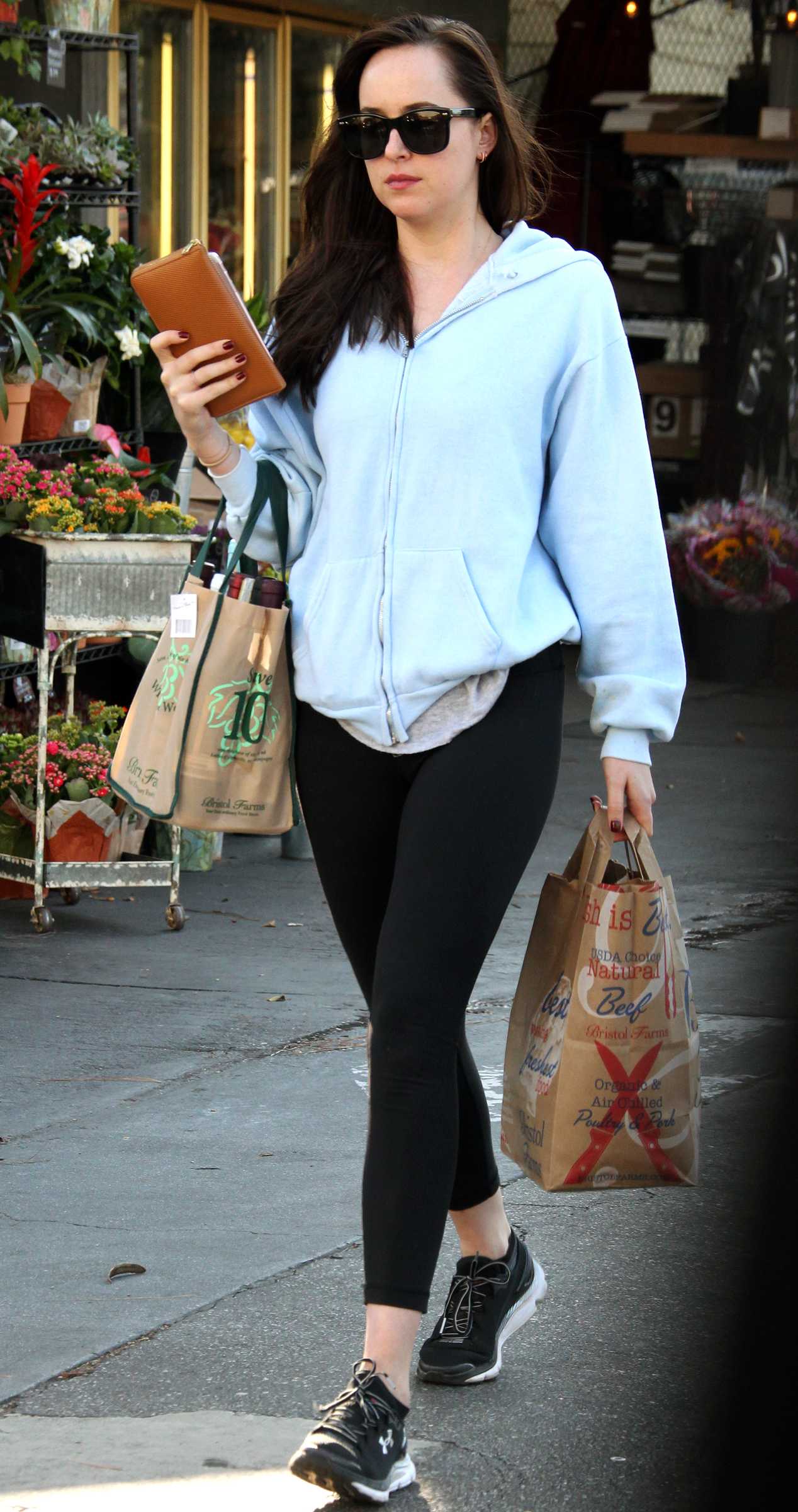 Dakota_Johnson_-_Out_in_Los_Angeles_on_October_13-09.jpg