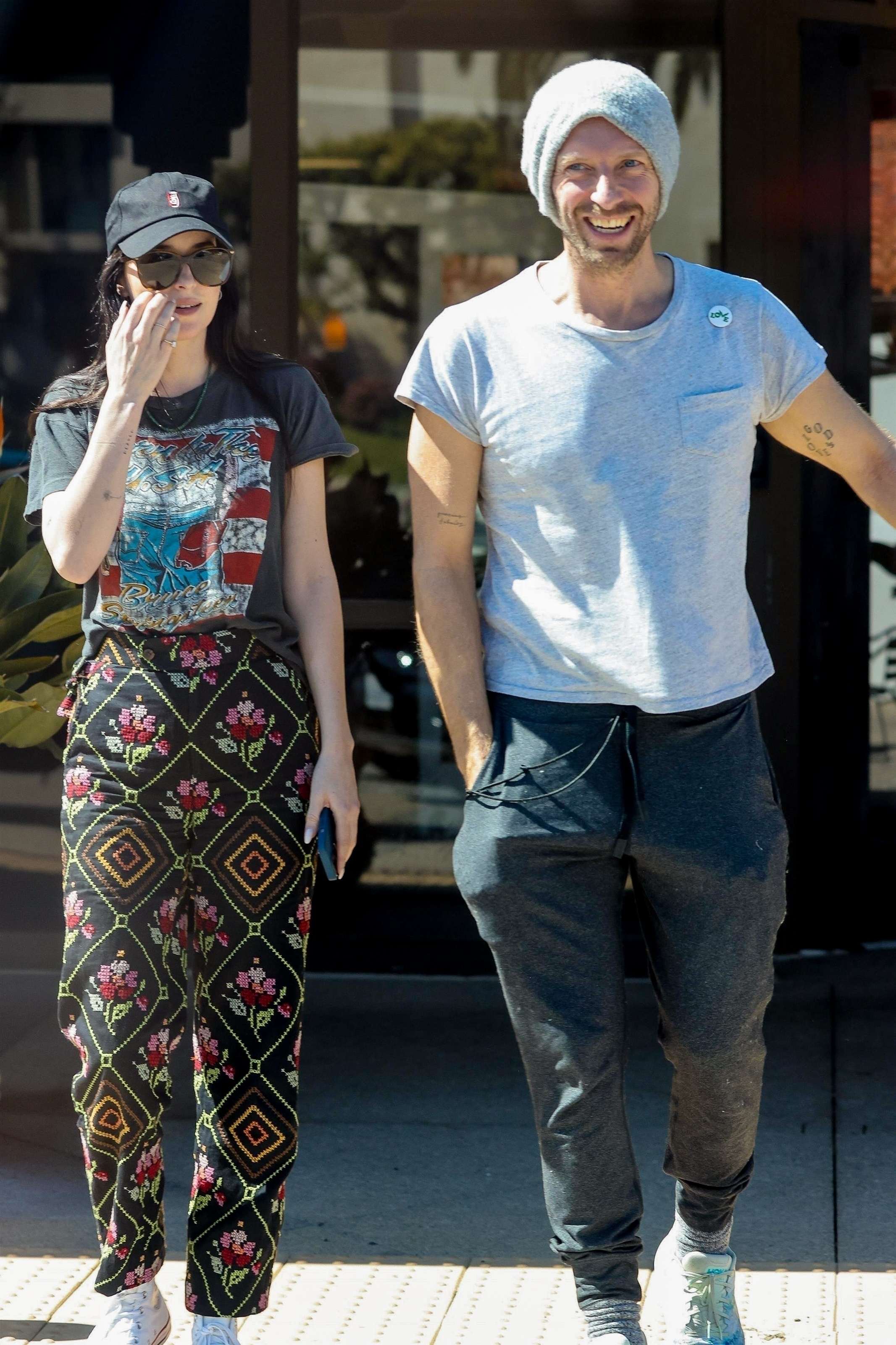 Dakota_Johnson_-_Out_in_Malibu_0407202303.jpg
