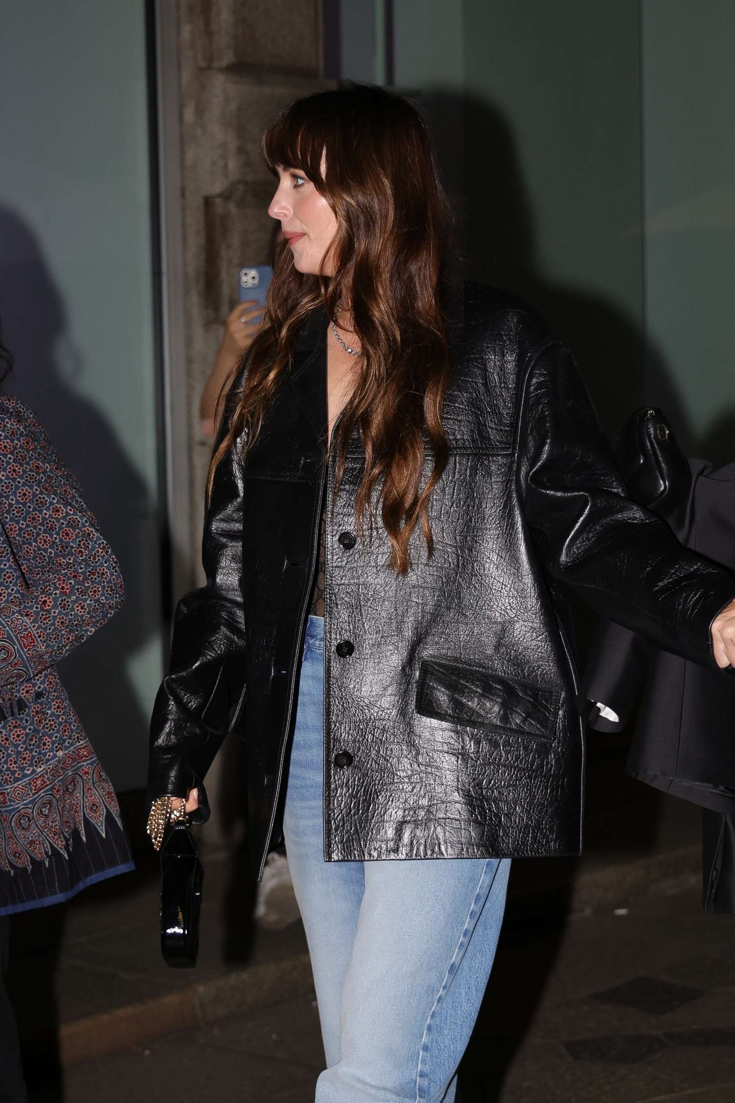 Dakota_Johnson_-_Out_in_Milan_09202024_06.jpg Dakota_Johnson_-_Out_in_Milan_09202024_06.jpg