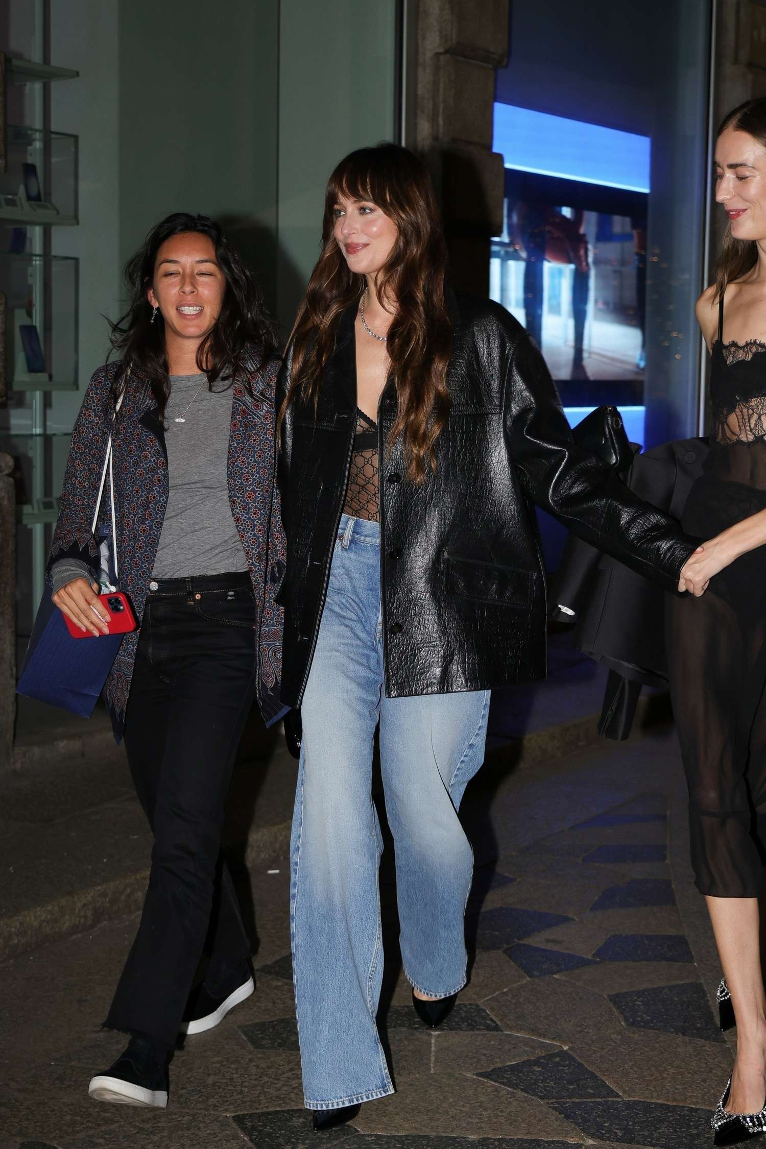 Dakota_Johnson_-_Out_in_Milan_09202024_11.jpg Dakota_Johnson_-_Out_in_Milan_09202024_11.jpg