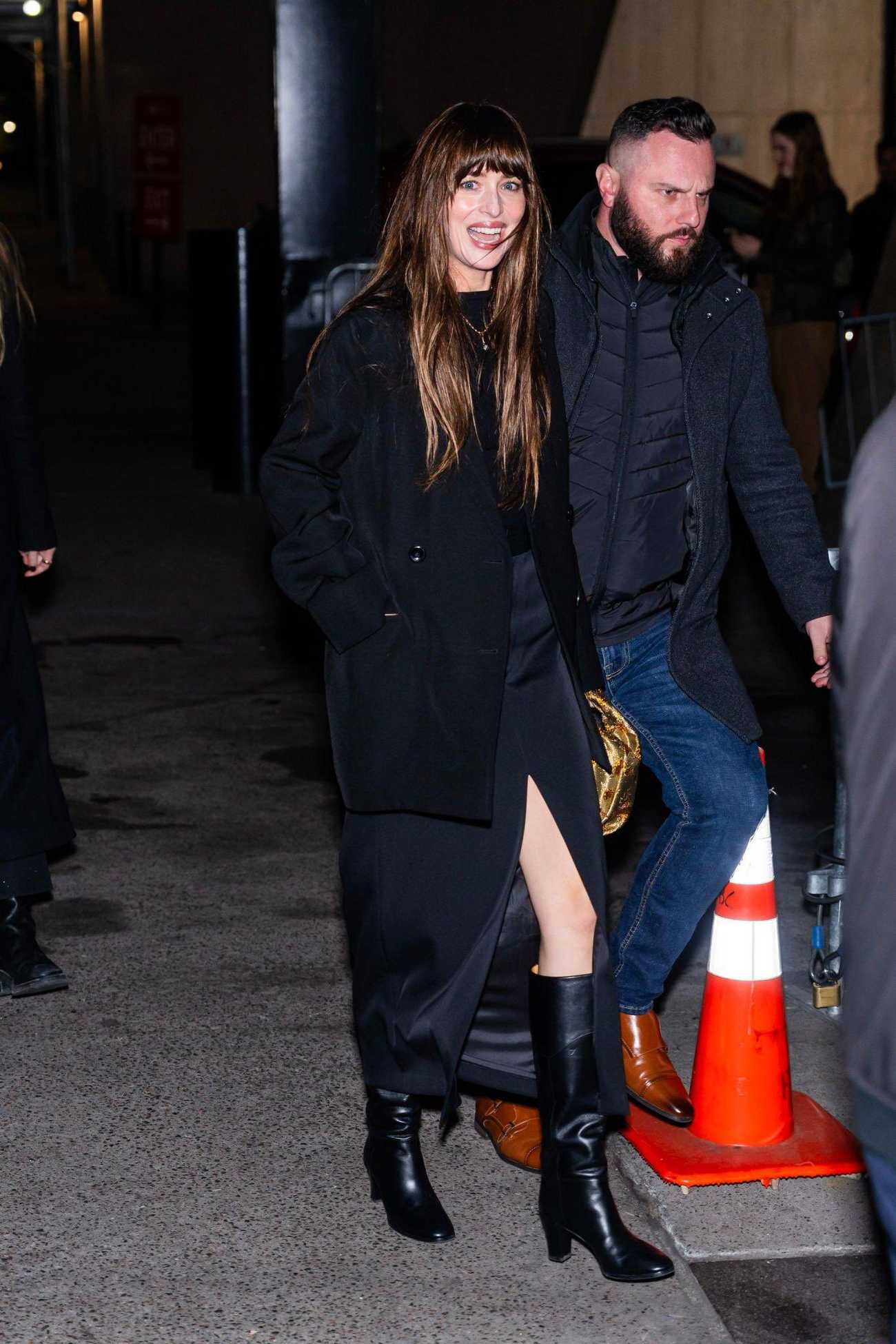 Dakota_Johnson_-_Out_in_New_York_1111202304.jpg Dakota_Johnson_-_Out_in_New_York_1111202304.jpg