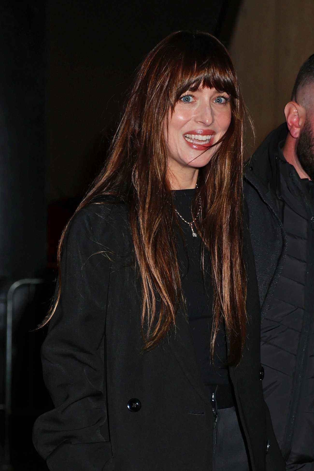 Dakota_Johnson_-_Out_in_New_York_1111202307.jpg Dakota_Johnson_-_Out_in_New_York_1111202307.jpg