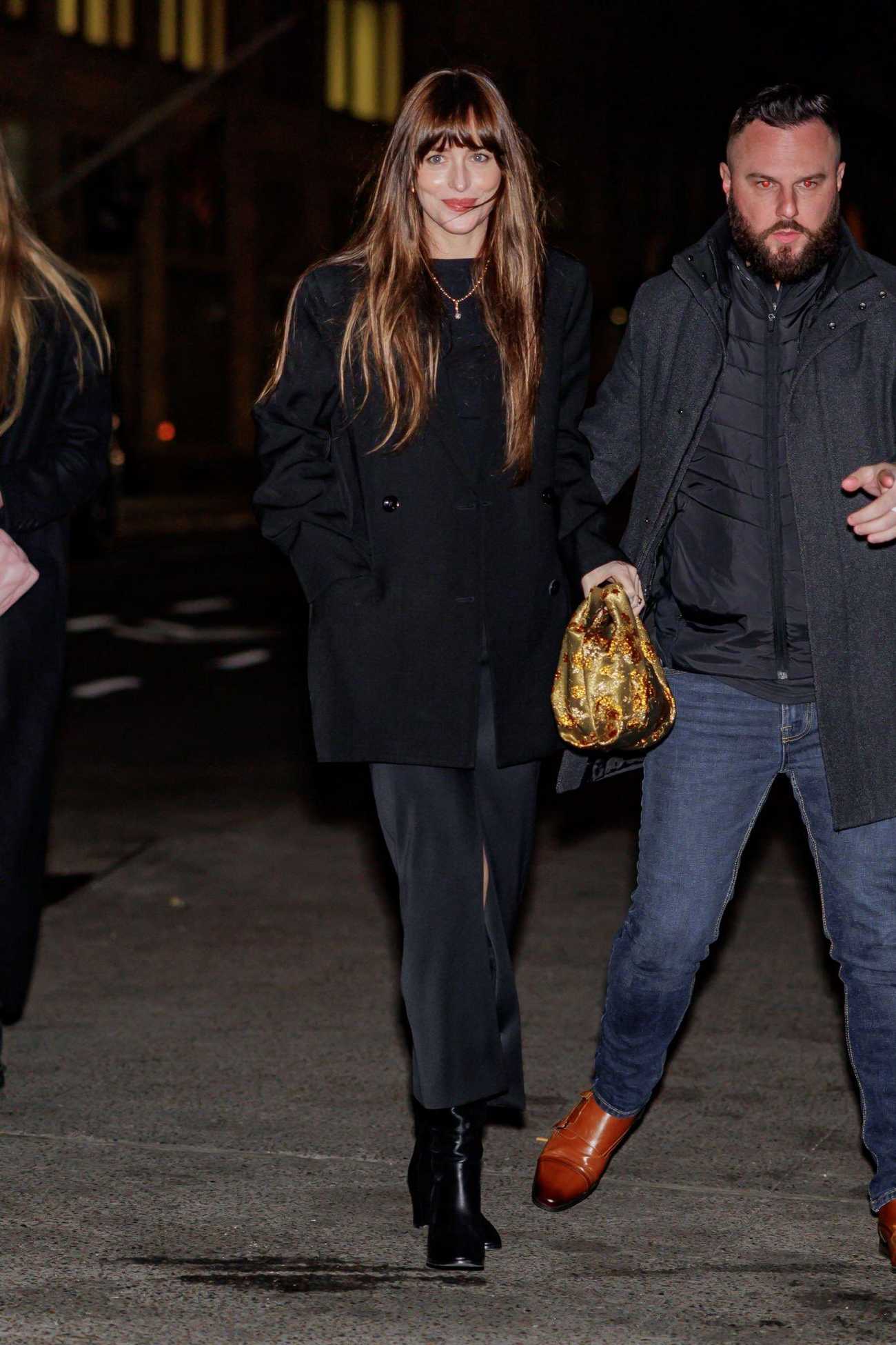 Dakota_Johnson_-_Out_in_New_York_1111202310.jpg