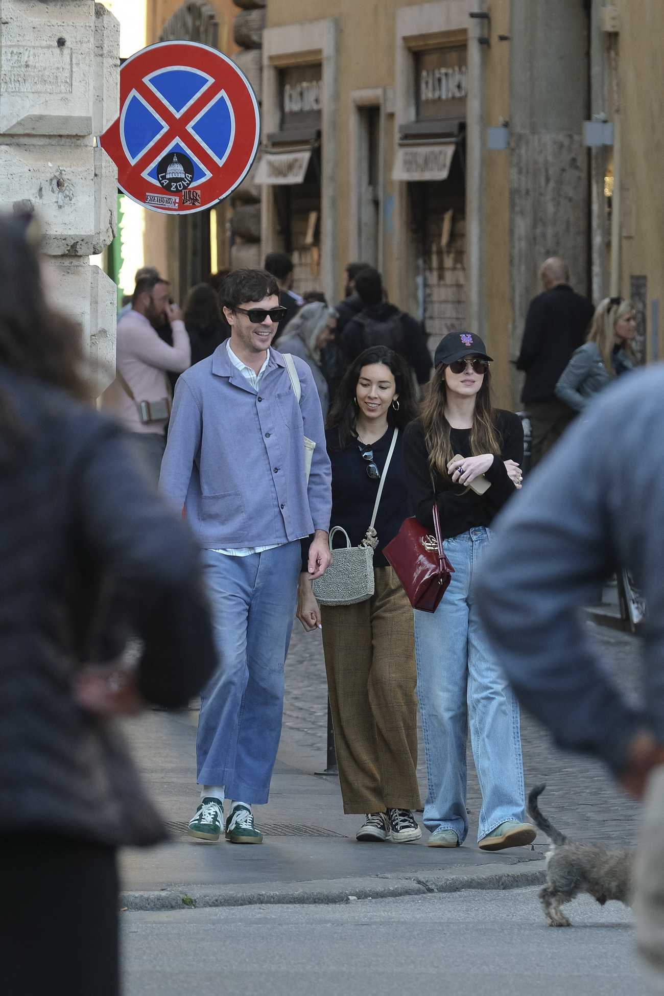 Dakota_Johnson_-_Out_in_Rome_03222024_12.jpg