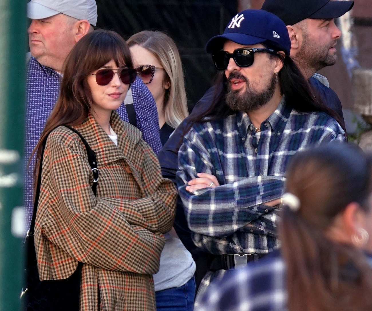 Dakota_Johnson_-_Out_in_Rome_03242024_03.jpg
