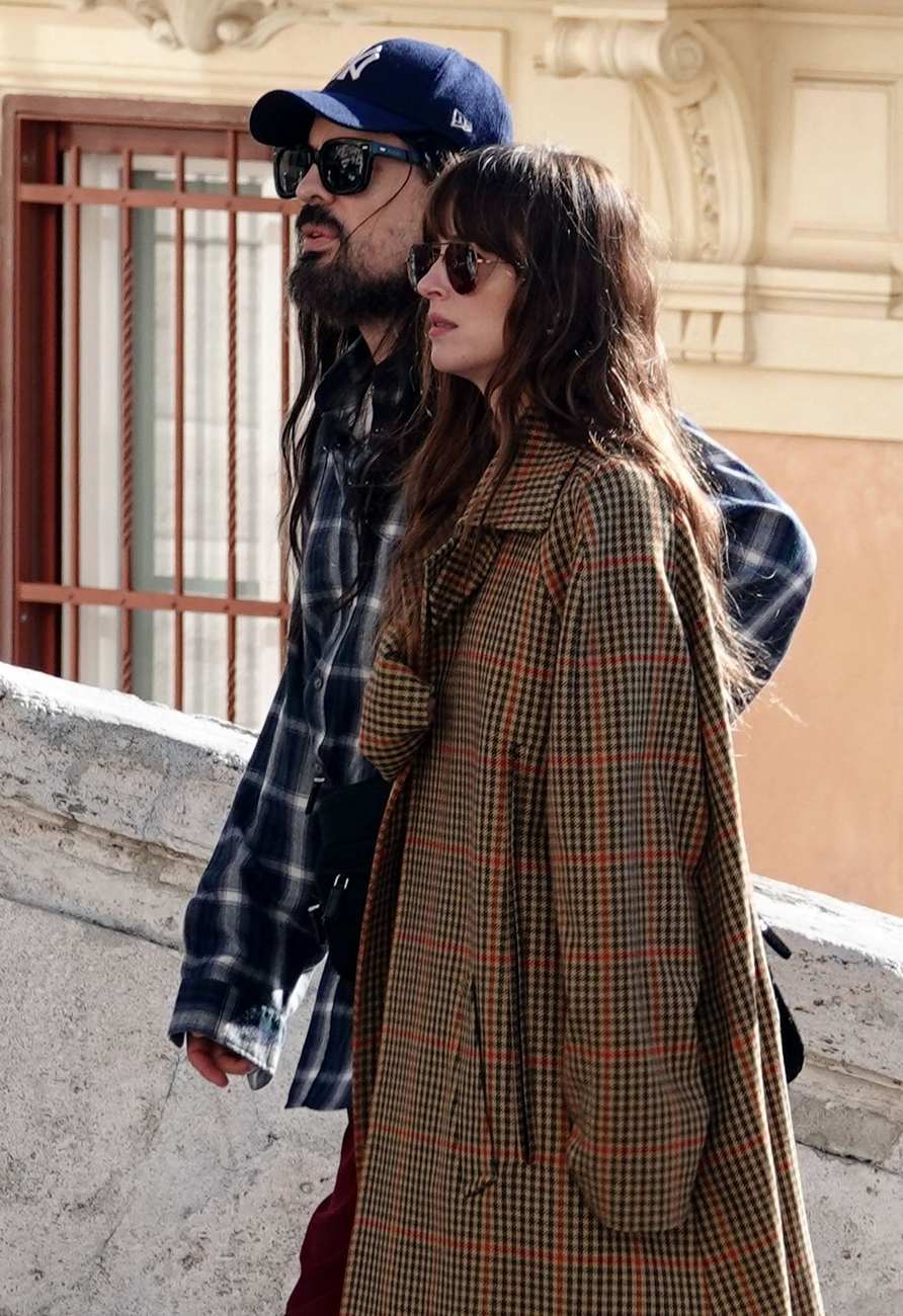 Dakota_Johnson_-_Out_in_Rome_03242024_06.jpg Dakota_Johnson_-_Out_in_Rome_03242024_06.jpg
