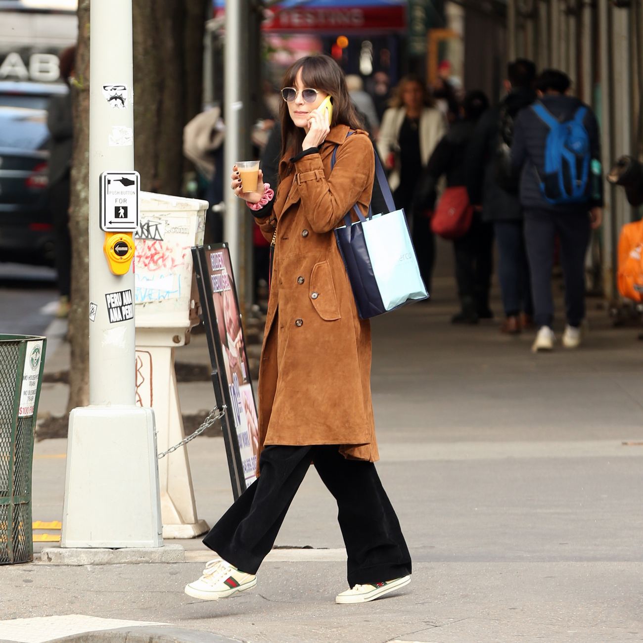 Dakota_Johnson_-_Out_in_Tribeca2C_New_York_0504202203.jpg