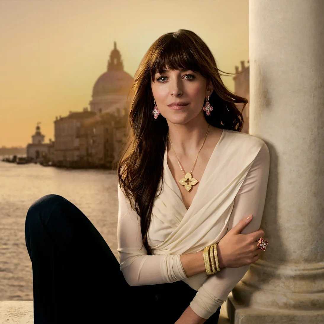Dakota_Johnson_-_Roberto_Coin_Ambassador_2025_02.jpg Dakota_Johnson_-_Roberto_Coin_Ambassador_2025_02.jpg
