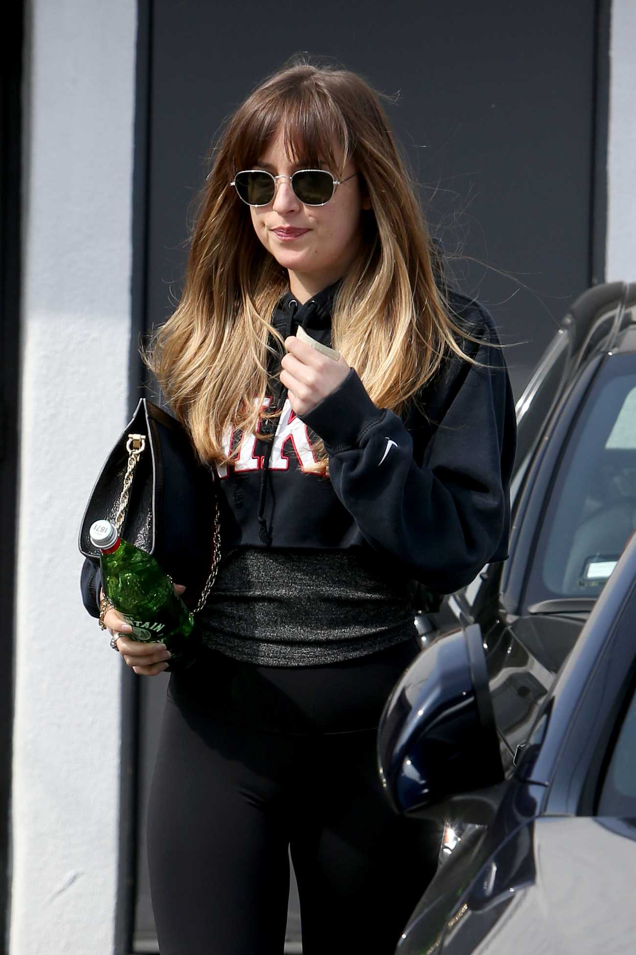 Dakota_Johnson_-_Seen_leaving_an_appointment_at_MeCHE_hair_salon_in_Beverly_Hills2C_CA2C_04052018-05.jpg Dakota_Johnson_-_Seen_leaving_an_appointment_at_MeCHE_hair_salon_in_Beverly_Hills2C_CA2C_04052018-05.jpg