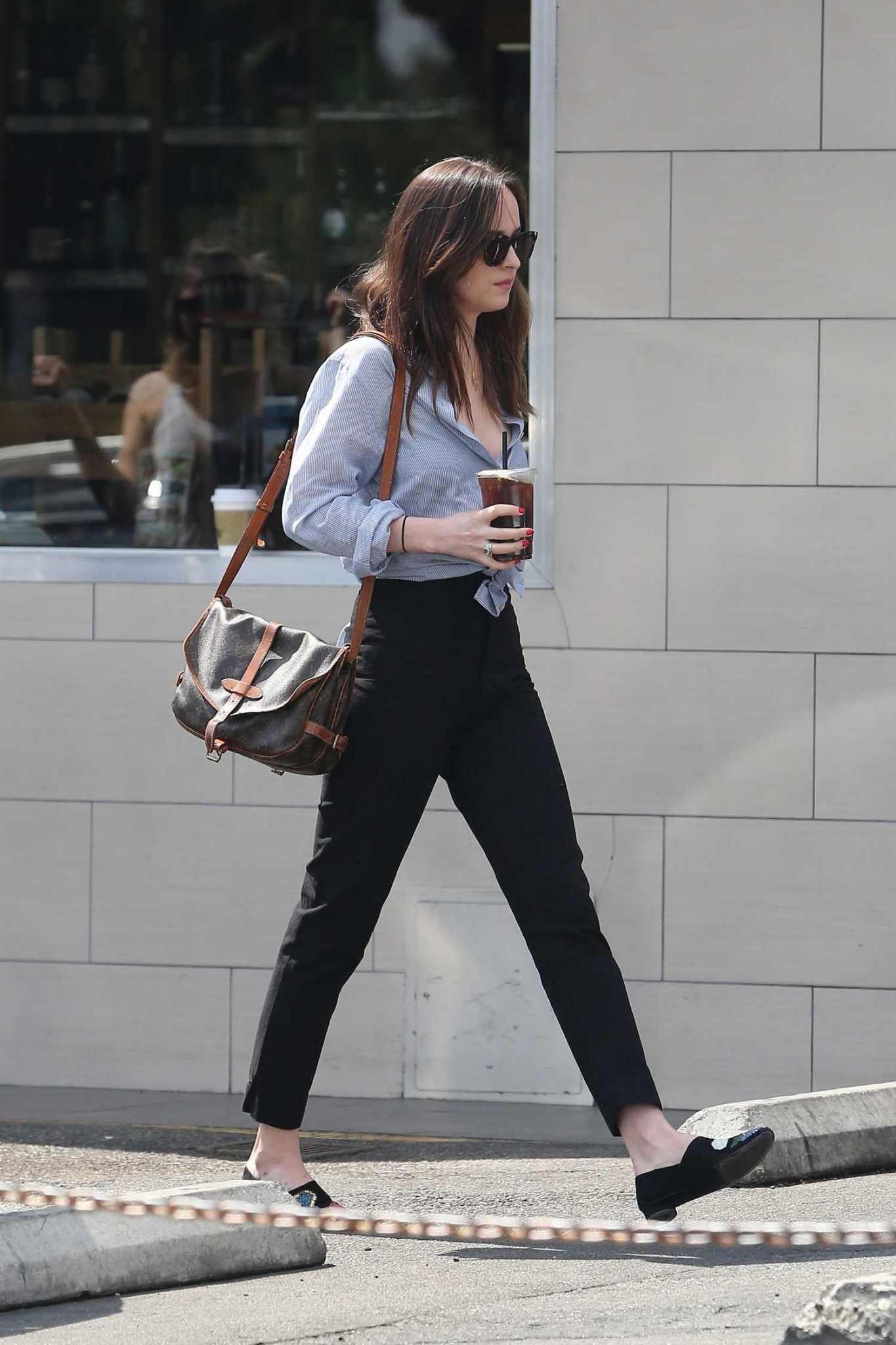 Dakota_Johnson_-_Shopping_at_a_pet_store_in_Los_Angeles_on_March_20-14.jpg Dakota_Johnson_-_Shopping_at_a_pet_store_in_Los_Angeles_on_March_20-14.jpg