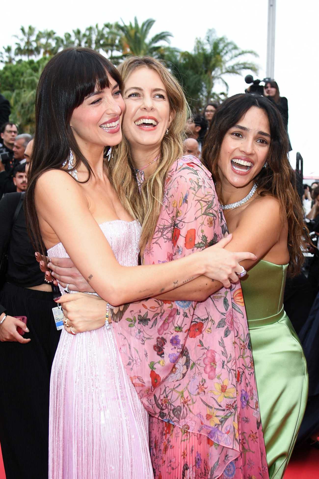 Dakota_Johnson_-_Splitsville_red_carpet_at_the_78th_annual_Cannes_Film_Festival_in_Cannes2C_France_28May_192C_202529_07.jpg Dakota_Johnson_-_Splitsville_red_carpet_at_the_78th_annual_Cannes_Film_Festival_in_Cannes2C_France_28May_192C_202529_07.jpg