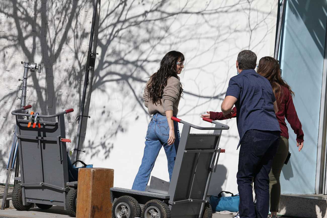 Dakota_Johnson_-_Spotted_on_set_as_new_movie__Am_I_Ok__starts_filming_in_Los_Angeles2C_February_22C_2021_01.jpg Dakota_Johnson_-_Spotted_on_set_as_new_movie__Am_I_Ok__starts_filming_in_Los_Angeles2C_February_22C_2021_01.jpg
